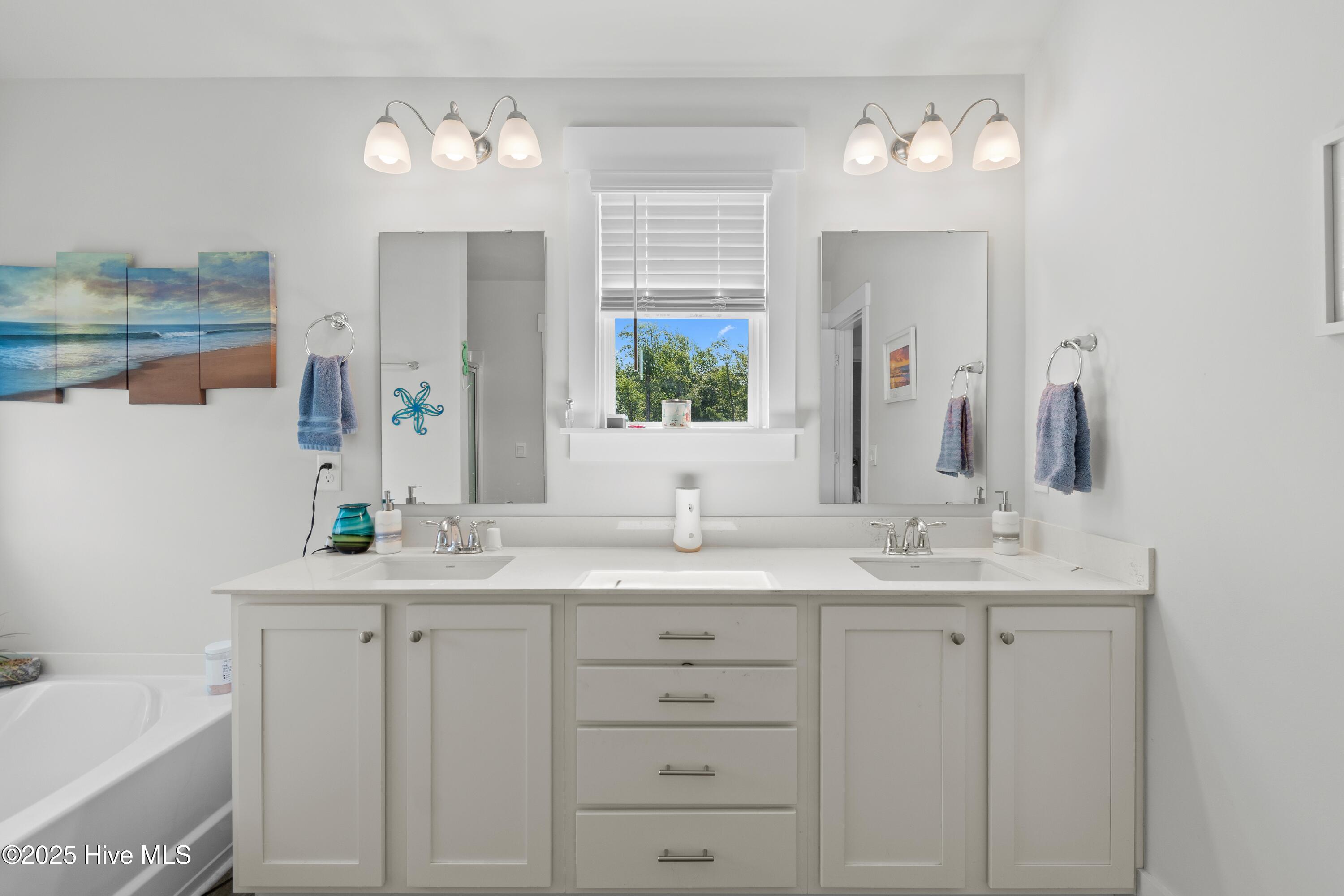 100497017 | Photo 19