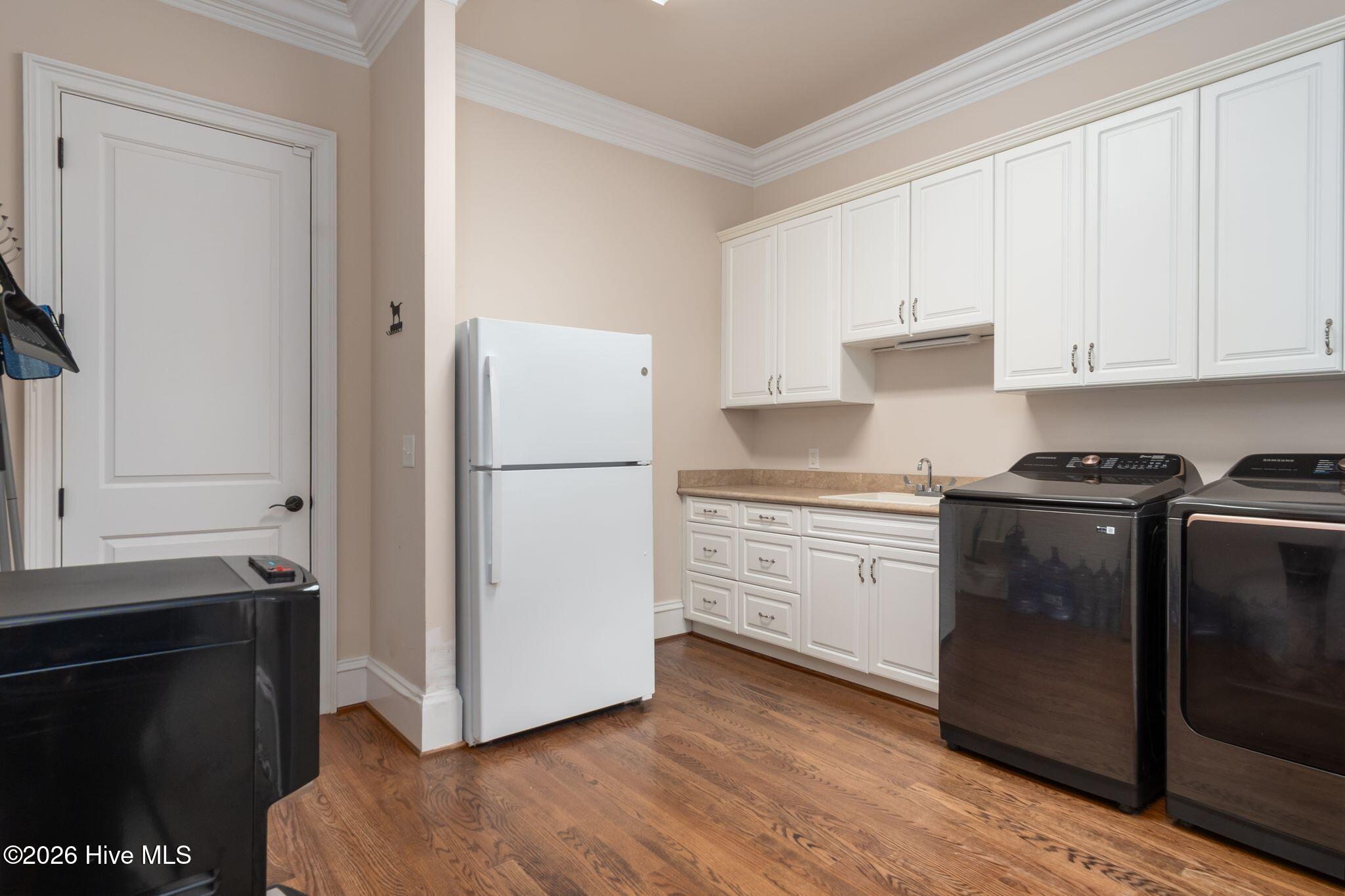 100556327 | Photo 30