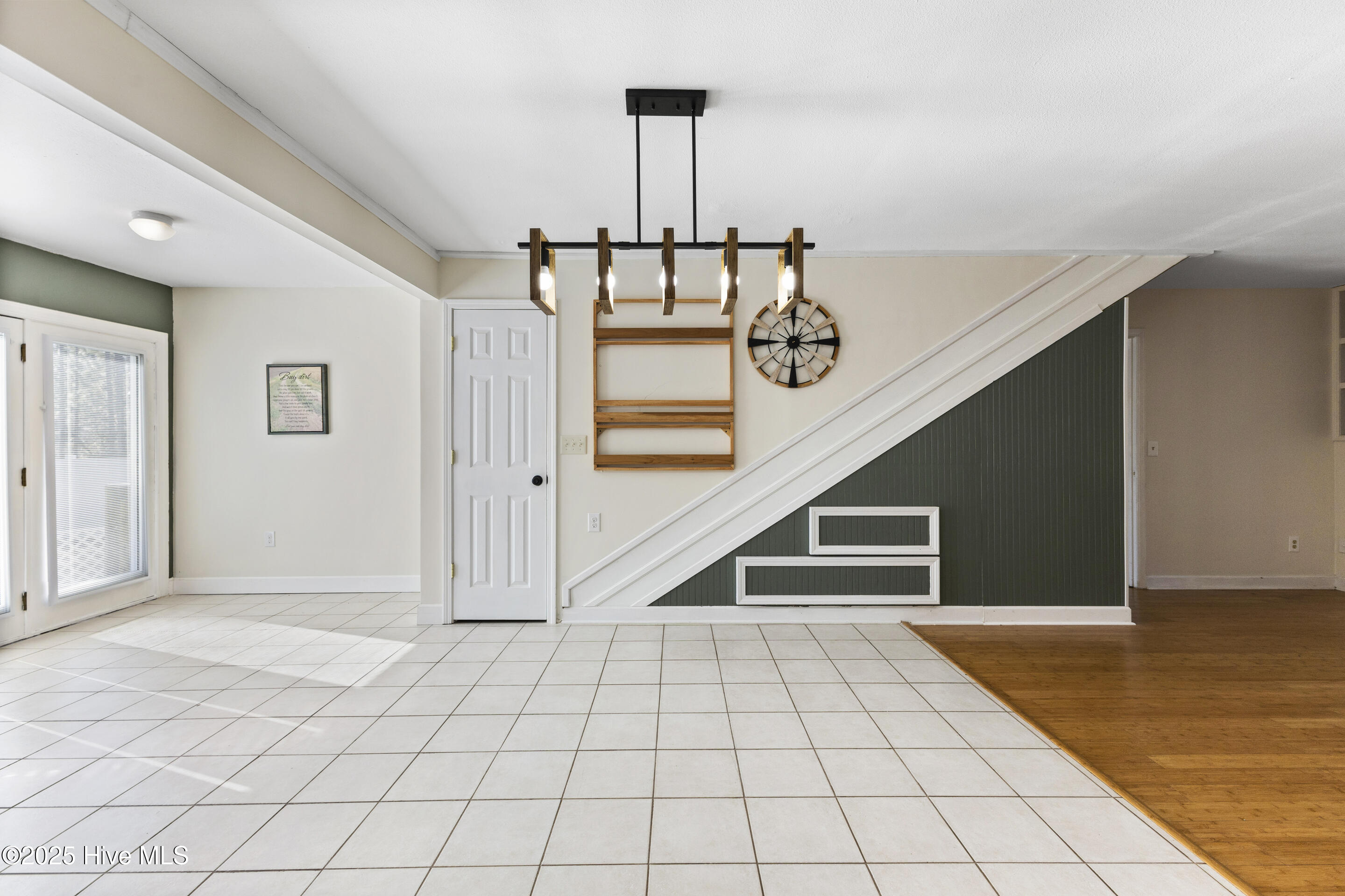 100484039 | Photo 12