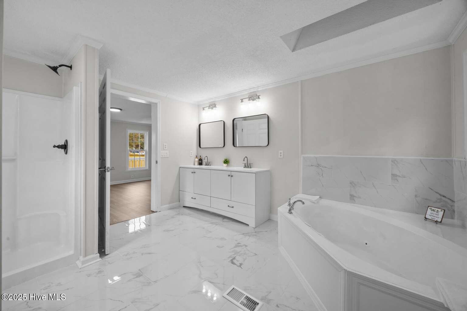 100544091 | Photo 16