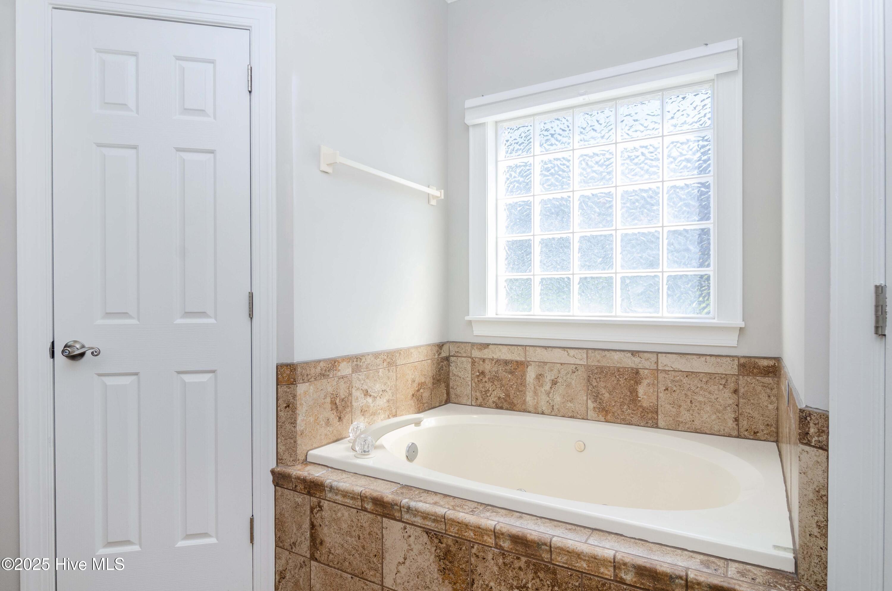 100516965 | Photo 21