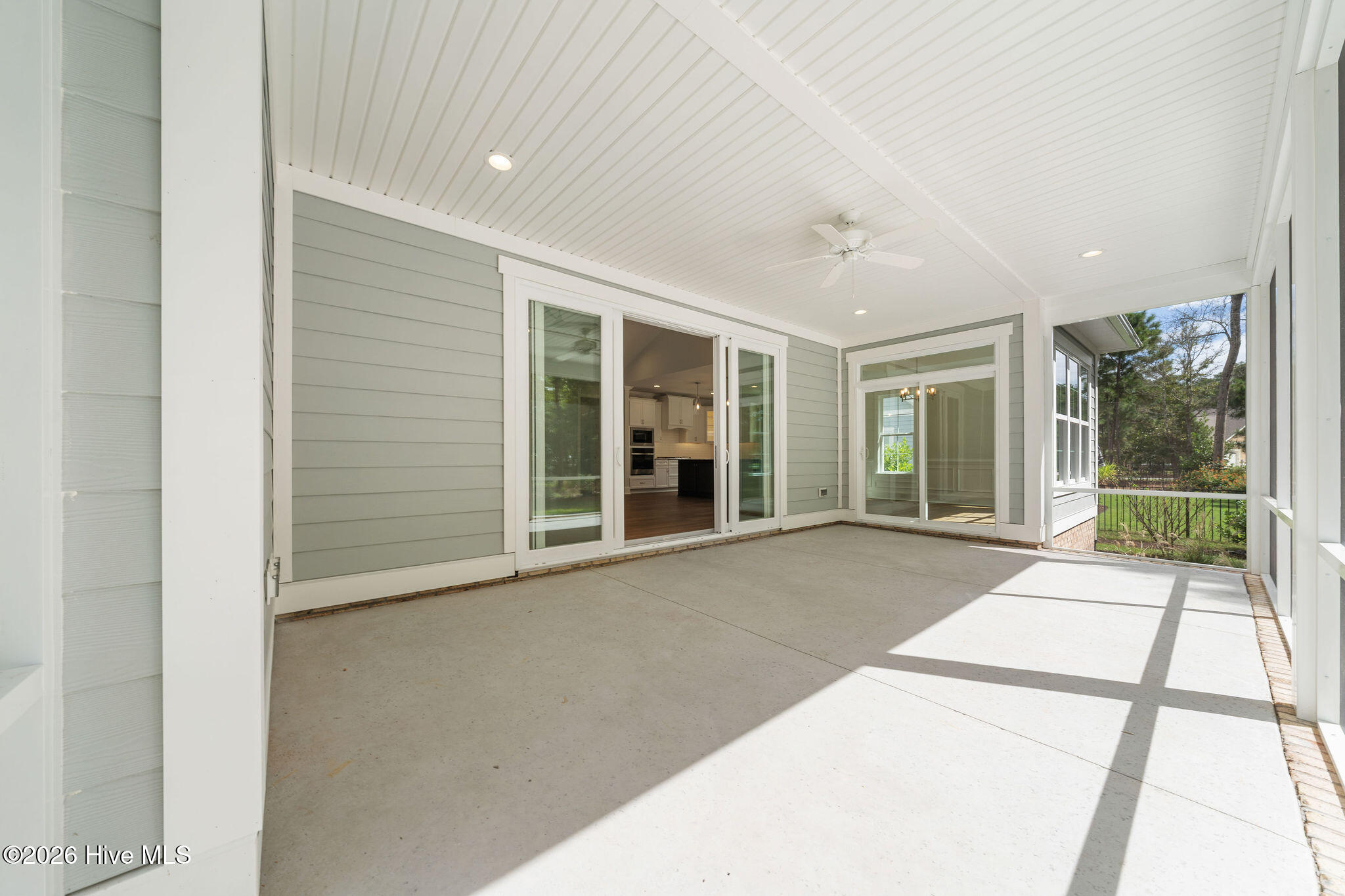 100521699 | Photo 13