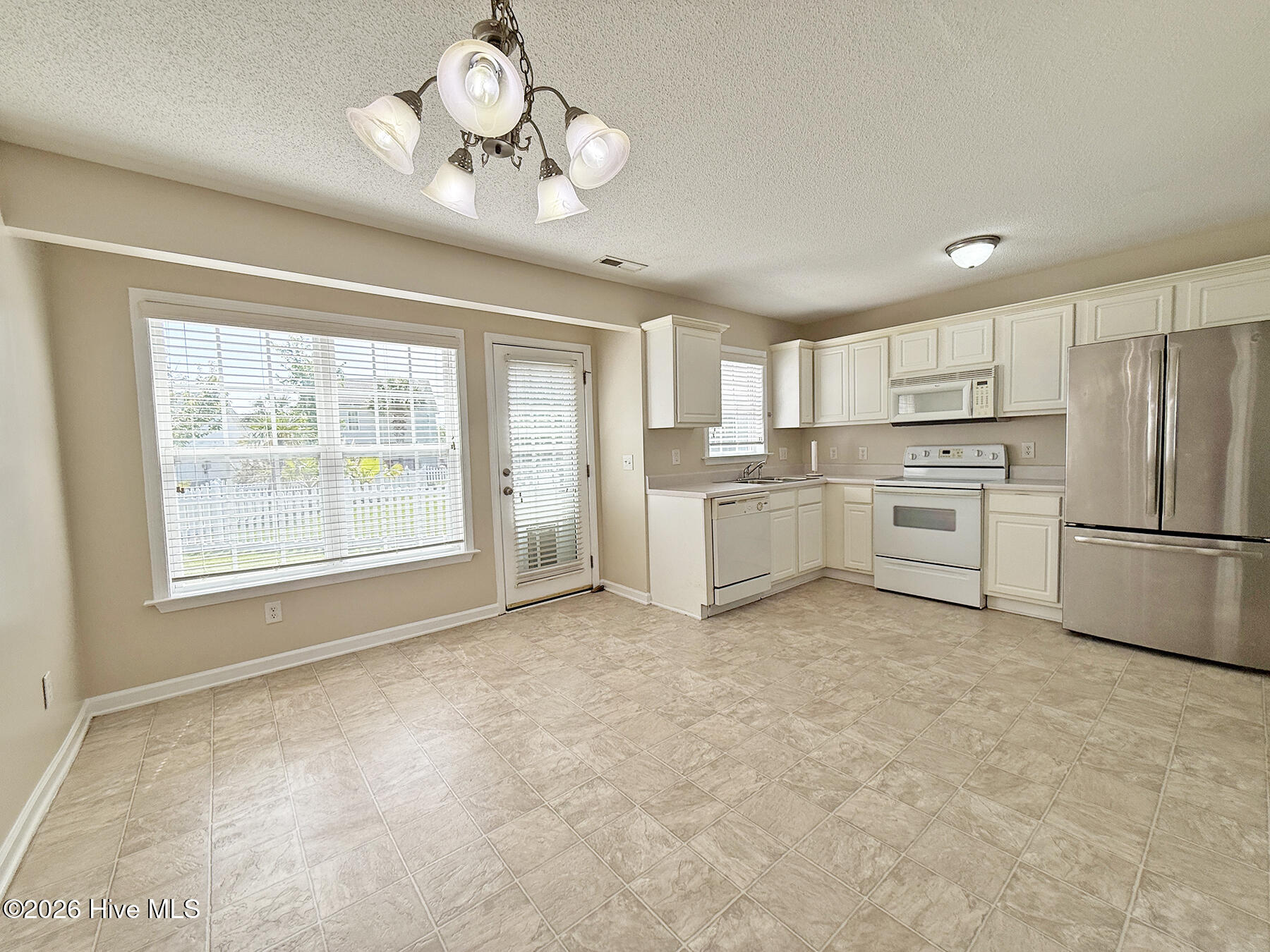 100537357 | Photo 13