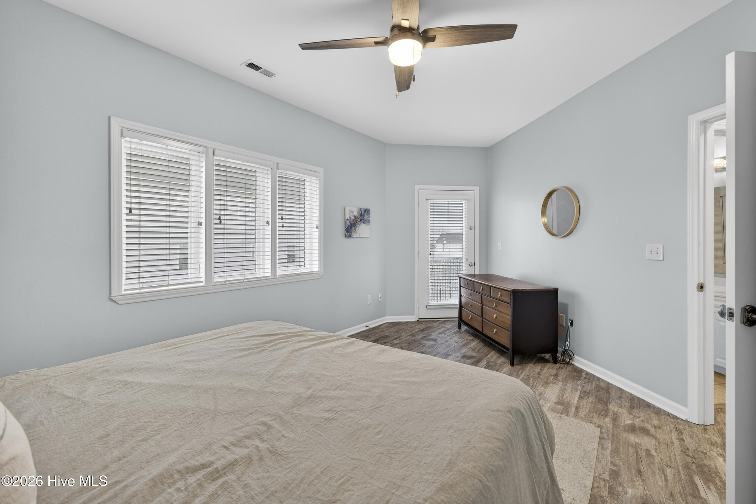 100561786 | Photo 59