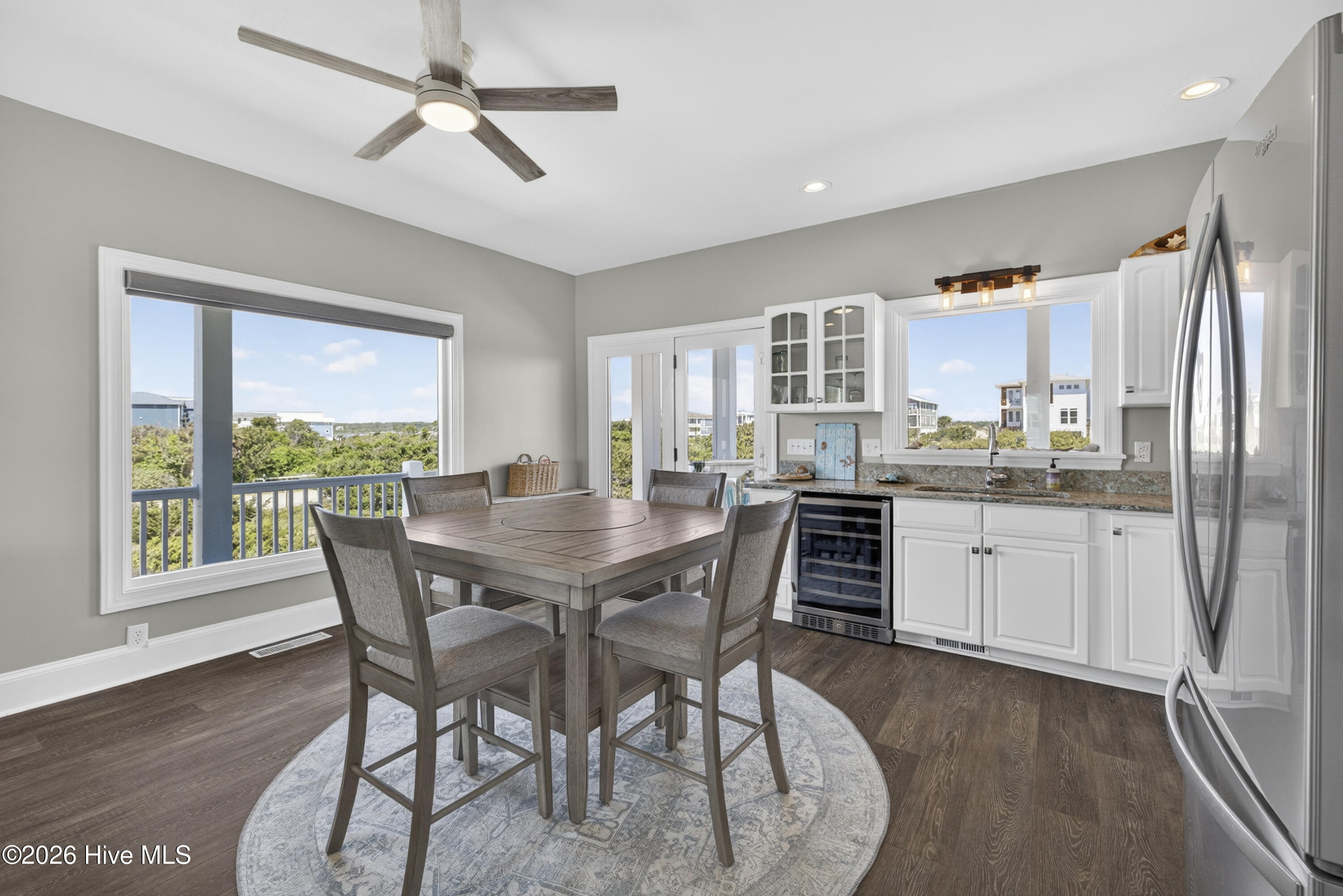 100568247 | Photo 36