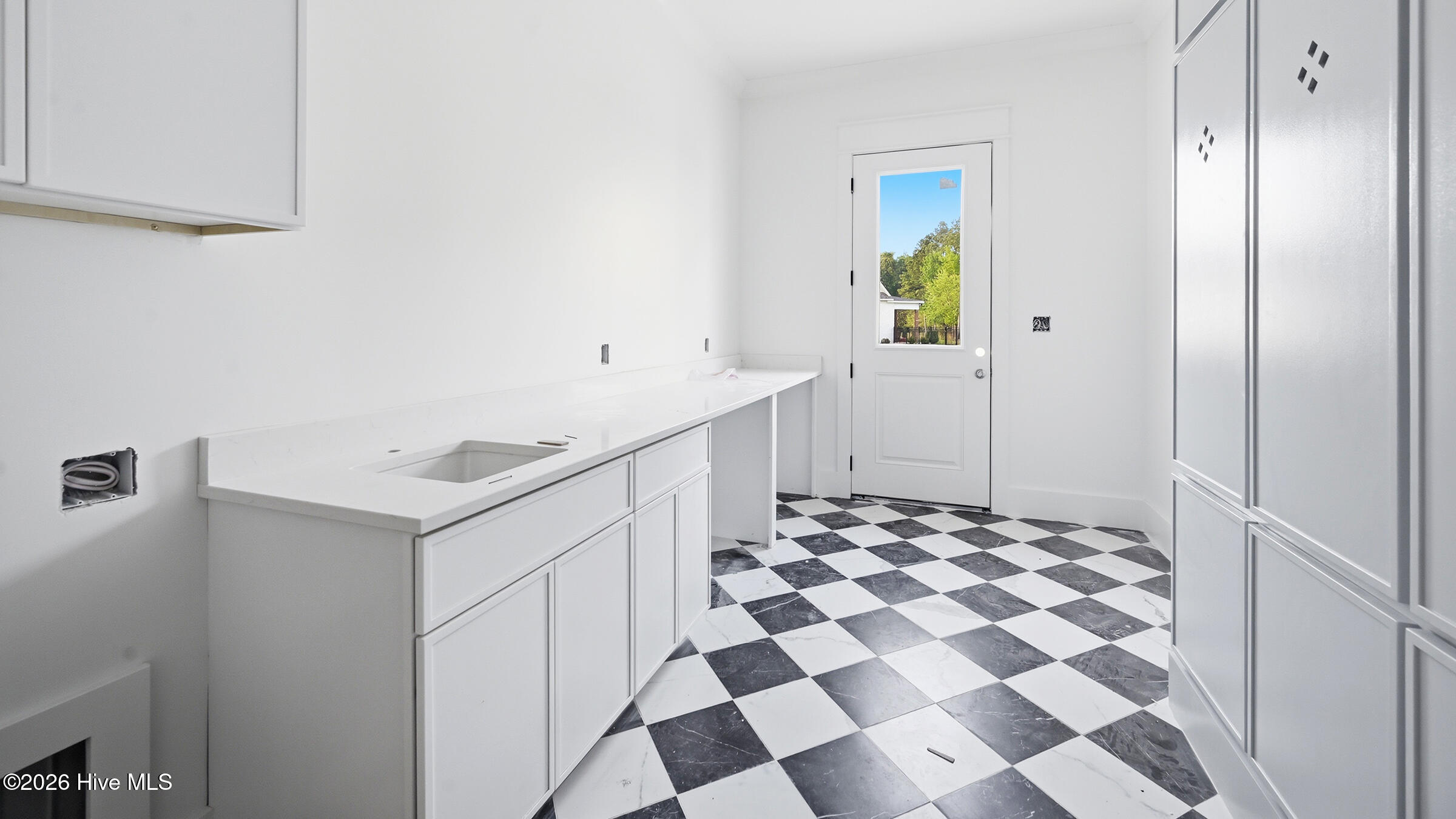 Laundry , sink , upper cabinets - this side door to driveway