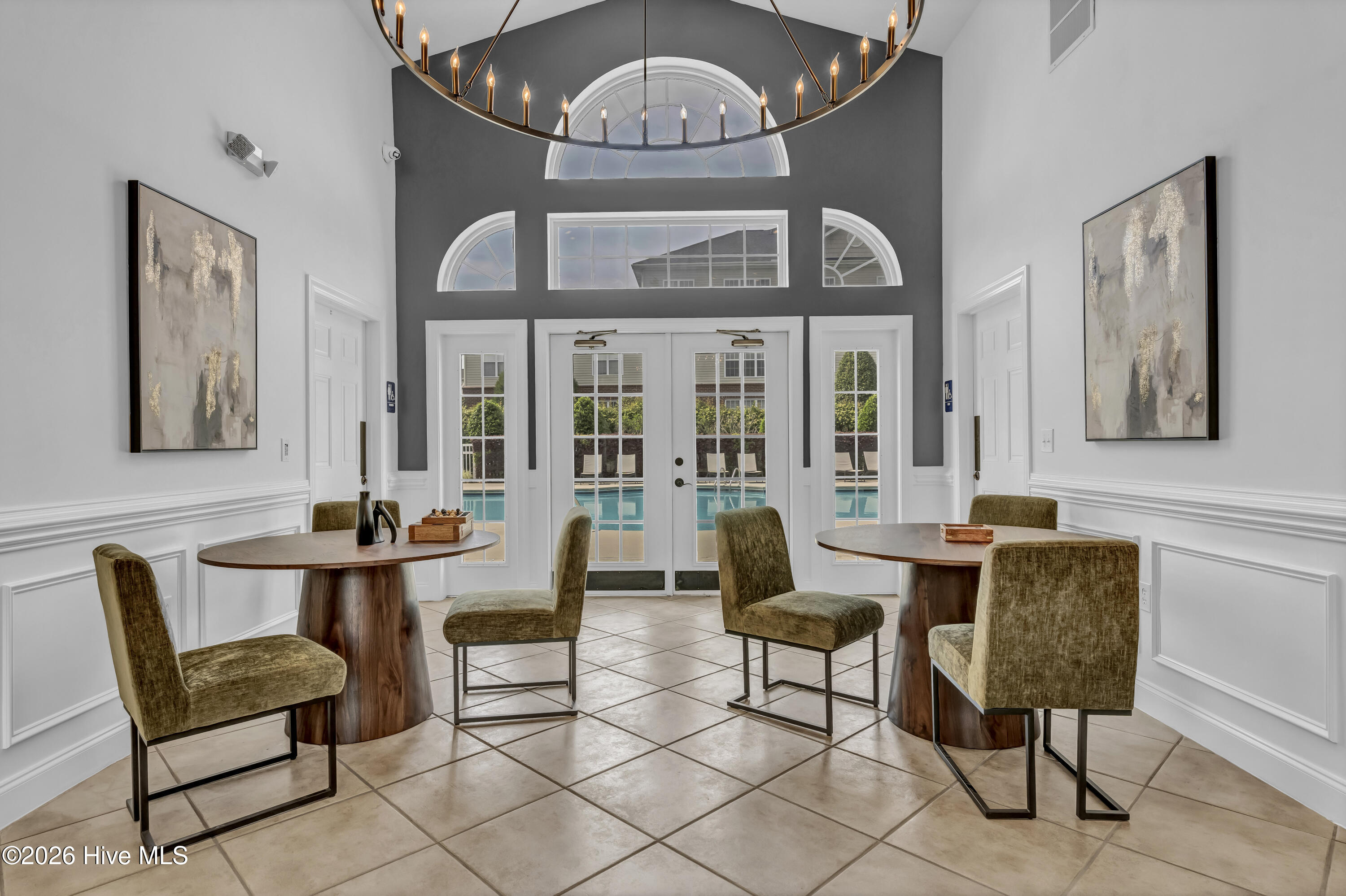 100549399 | Photo 22