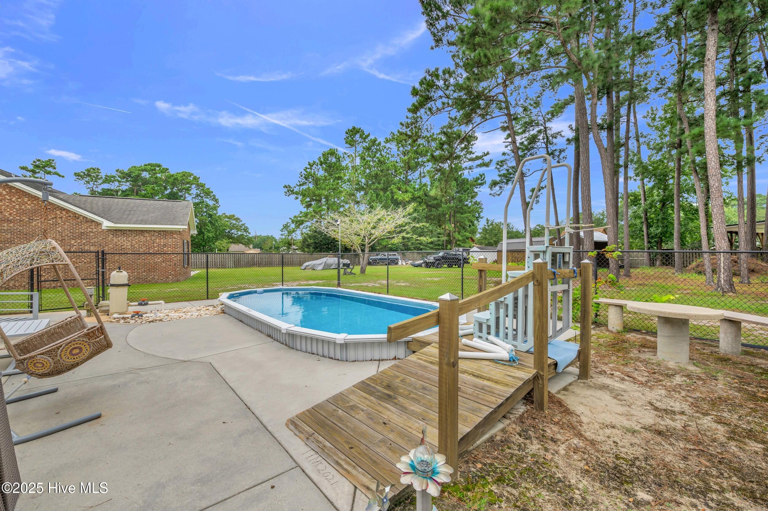 100527690 | Photo 33