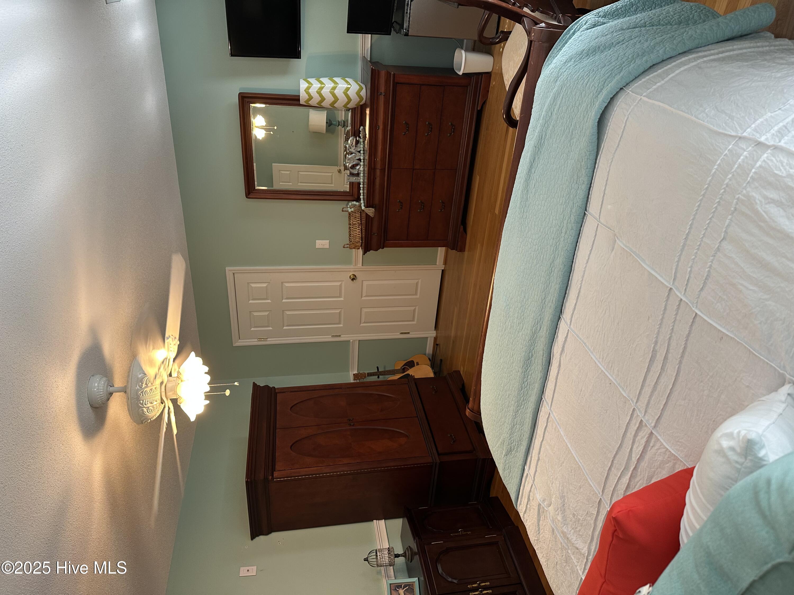 100514130 | Photo 99