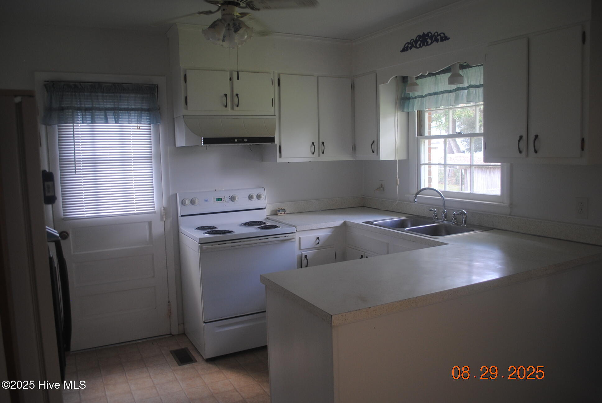 1215 Ormandy Avenue, Jacksonville, NC 28546 – photo 5: DSC_0619