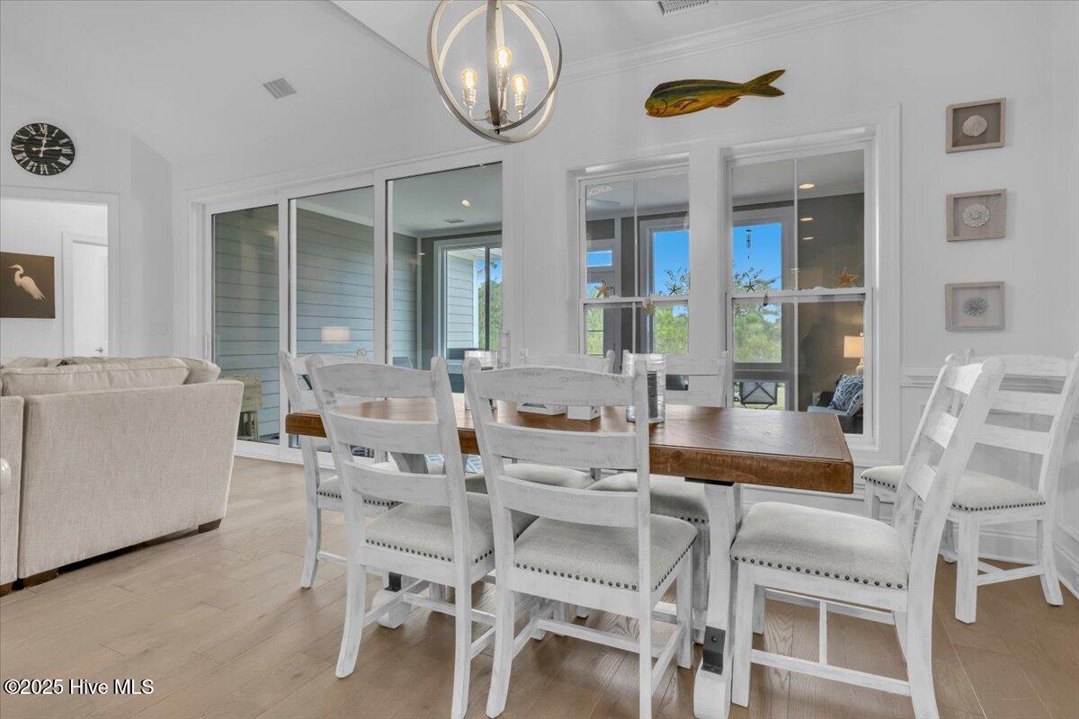 100530087 | Photo 14