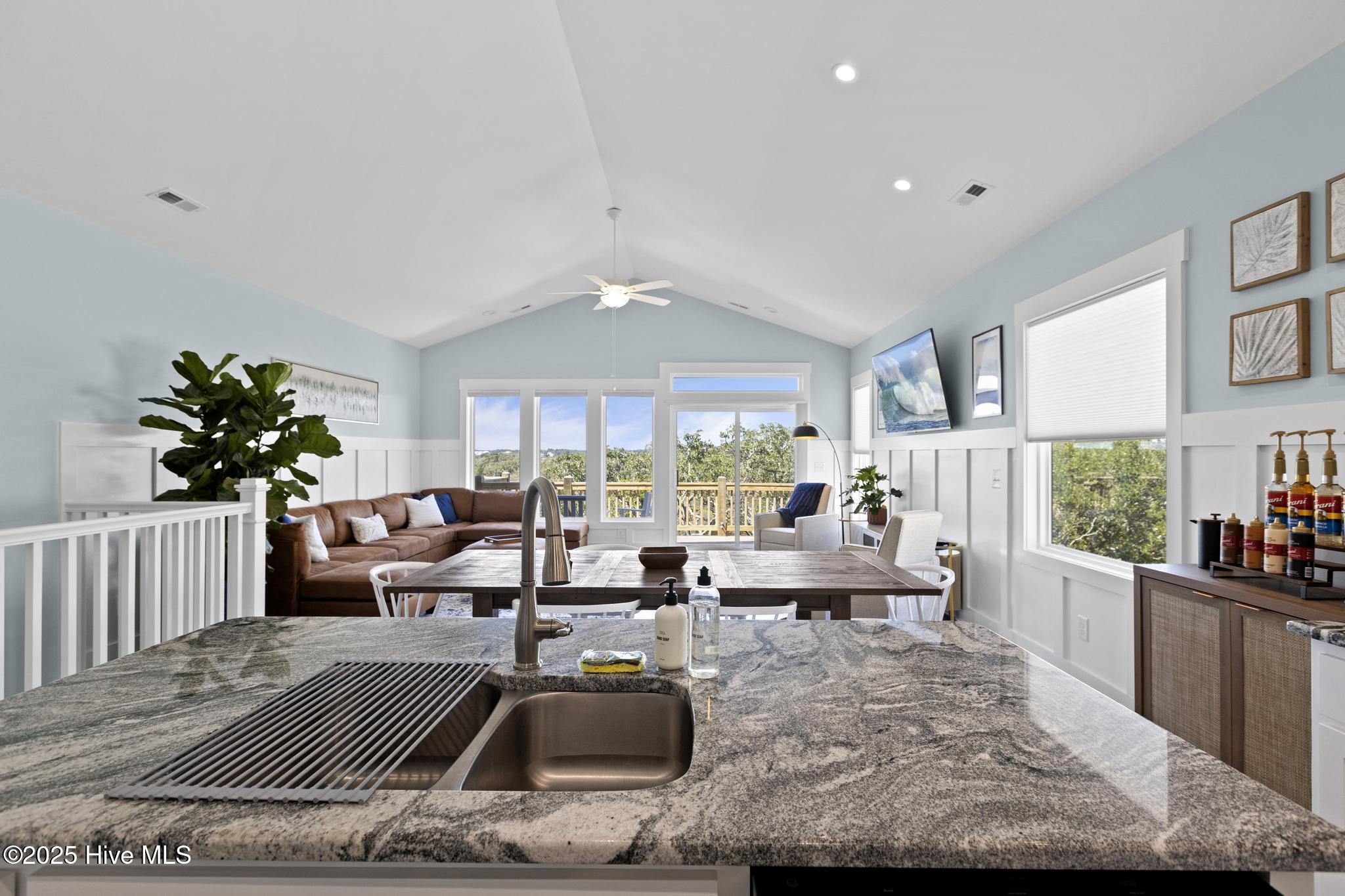 100533799 | Photo 16