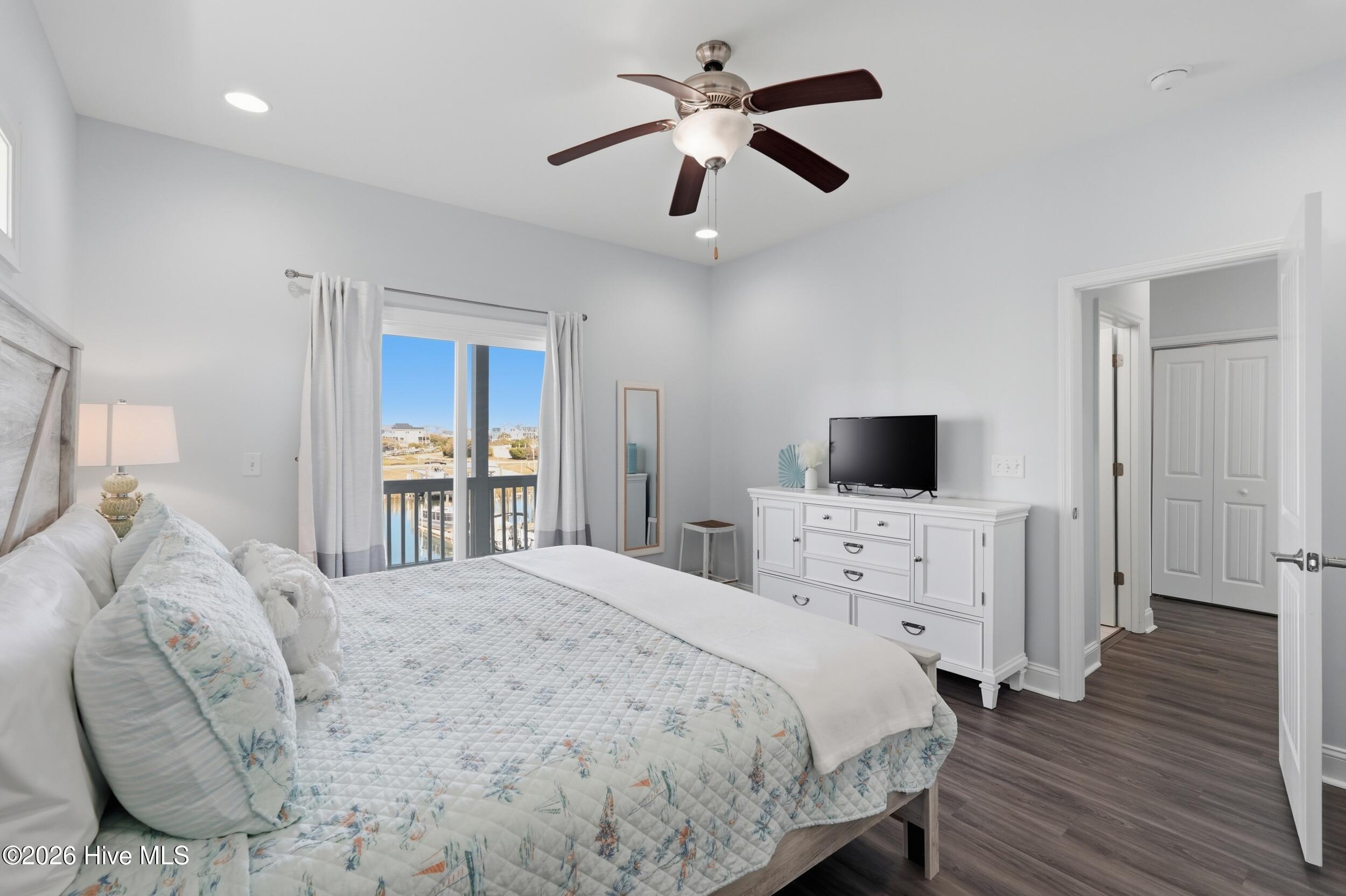 100565871 | Photo 13