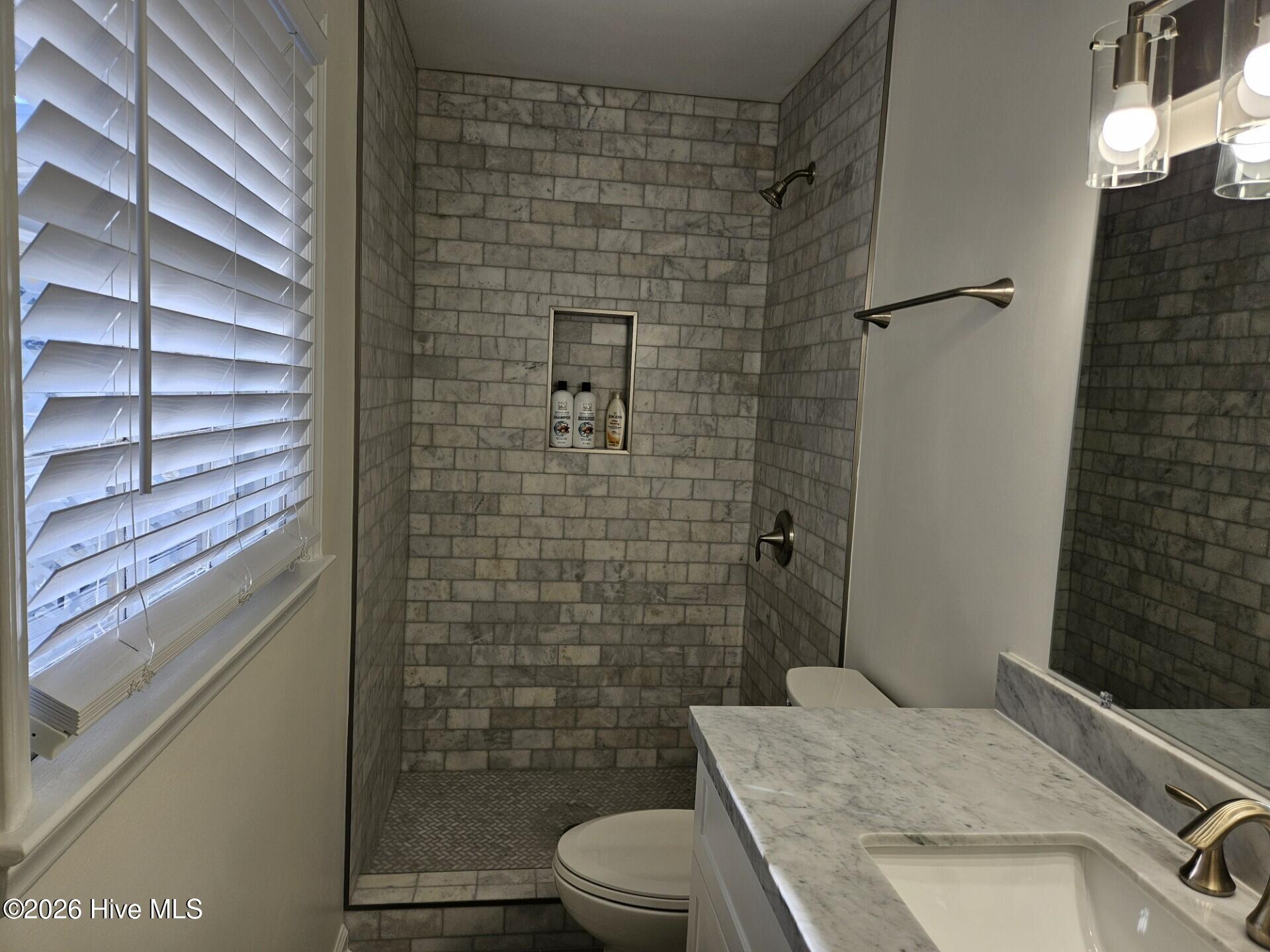 100517118 | Photo 14