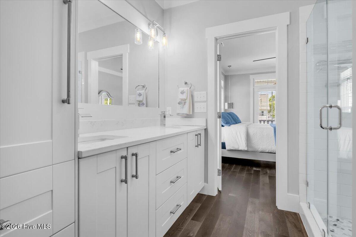 100569217 | Photo 32