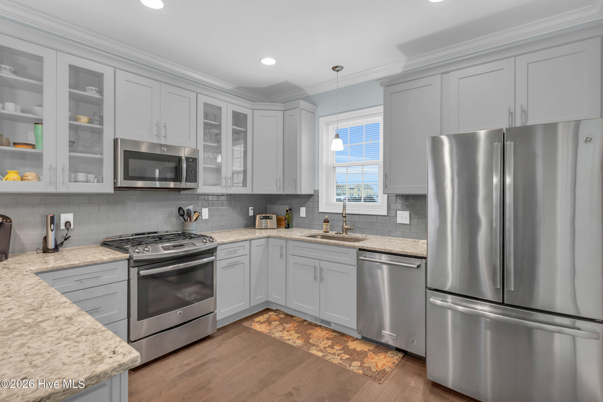 100550422 | Photo 12