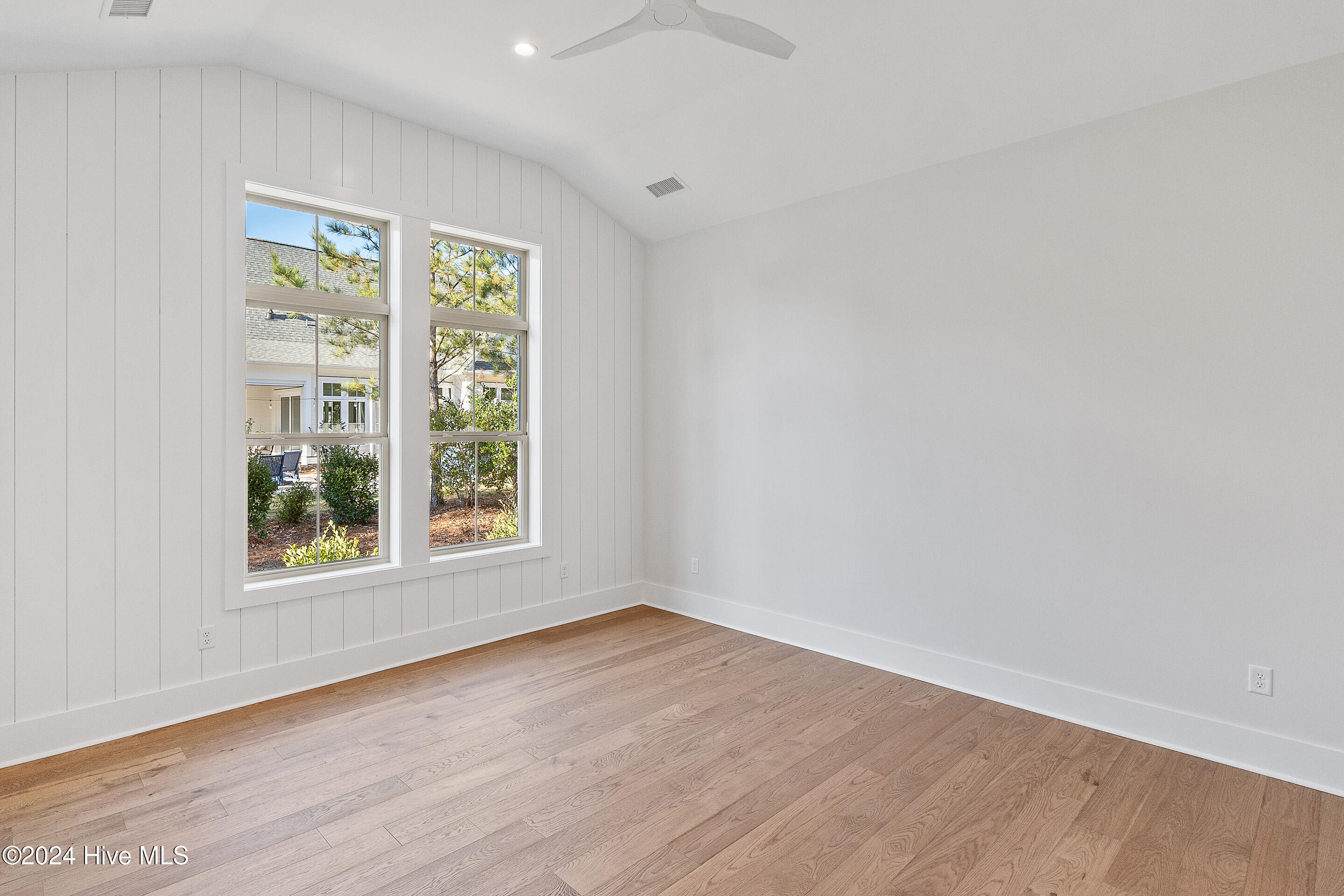 100552091 | Photo 19