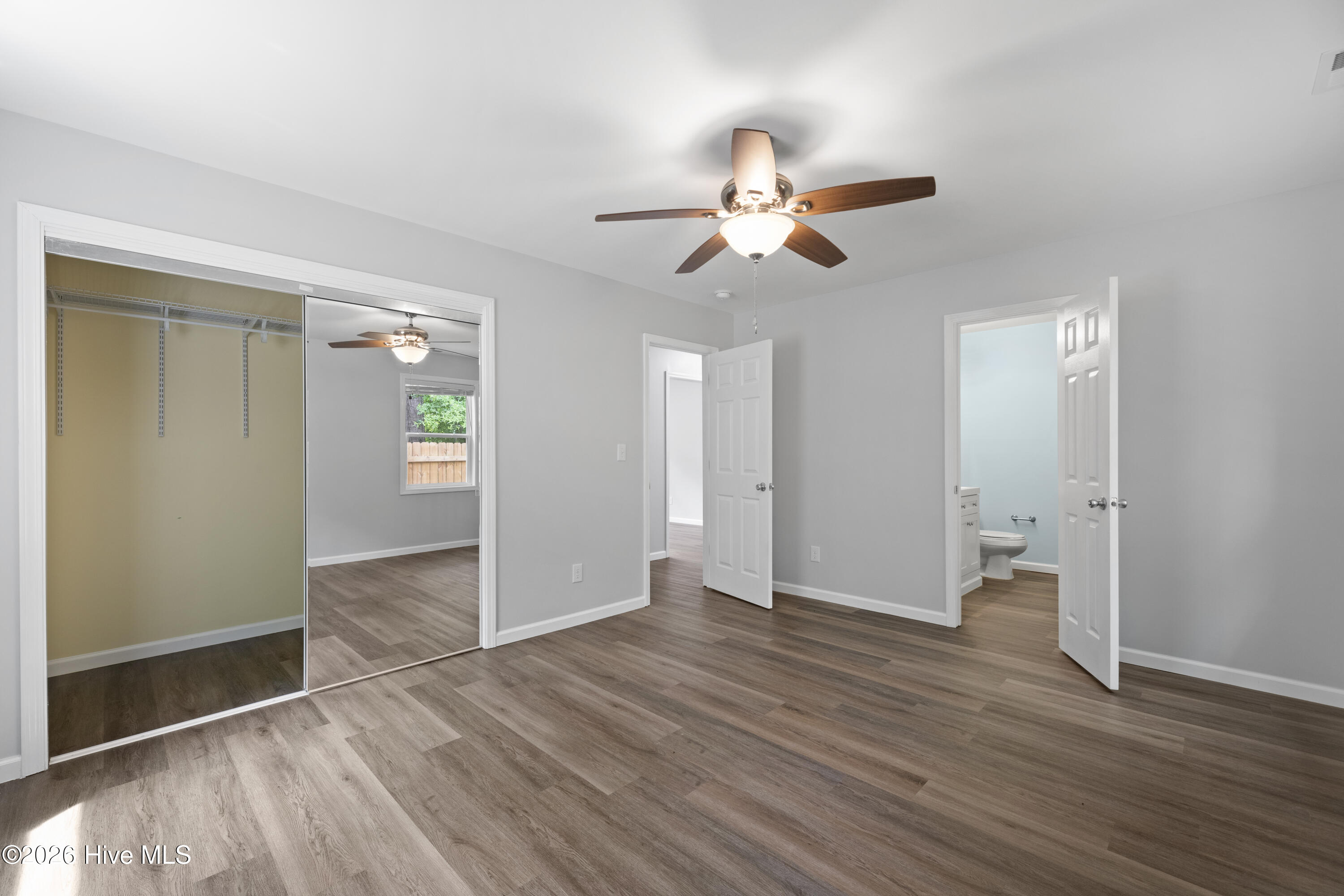 100570462 | Photo 13