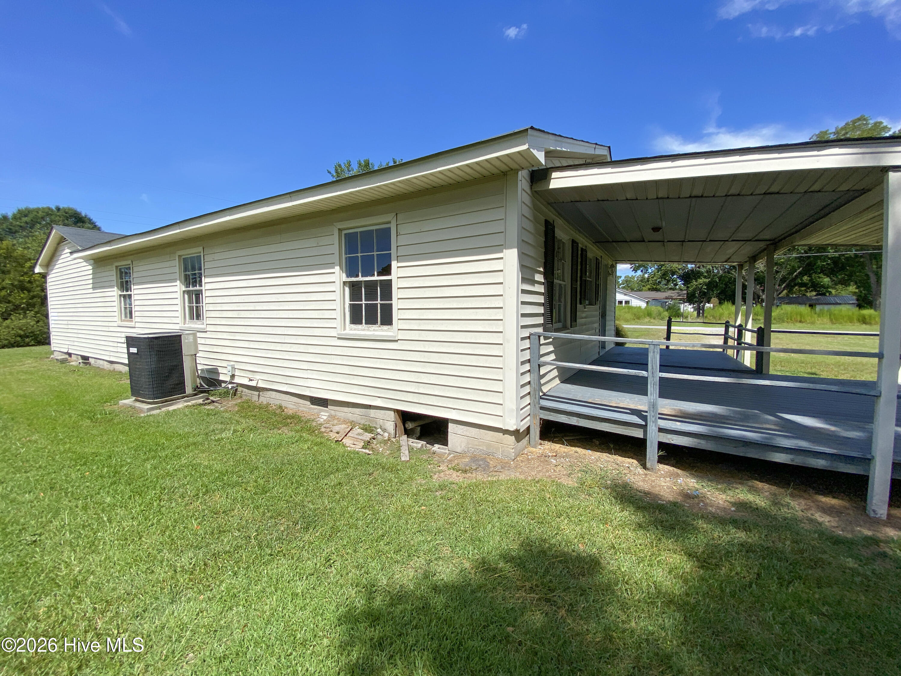Photo 3 of Single family home for sale at 513 Pear St, Kinston, NC 28504 | MLS# 100604225 | Listing updated on 2026-09-18