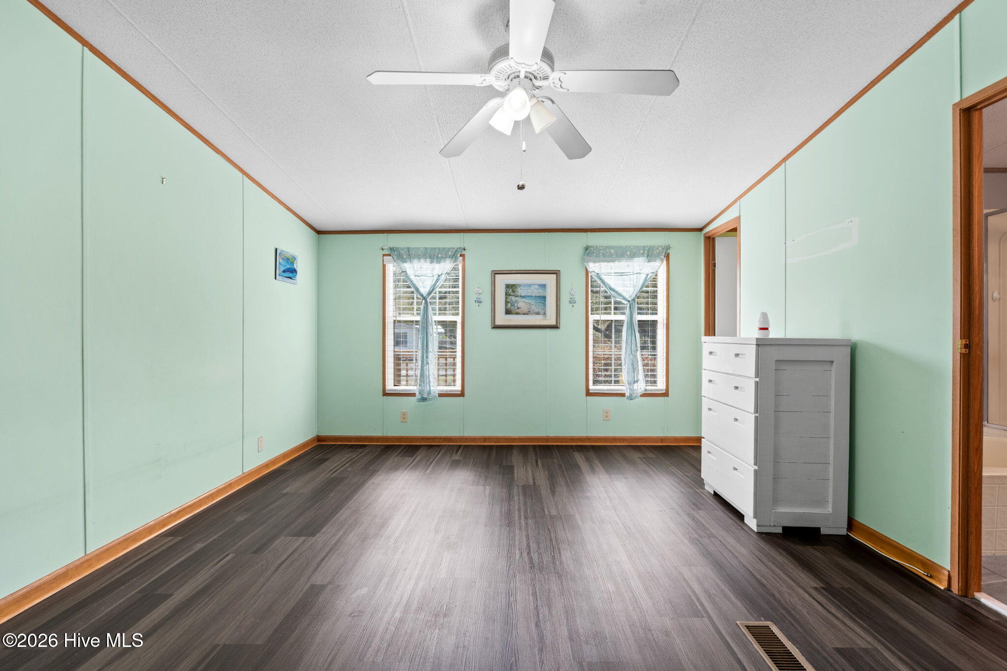 100564701 | Photo 21