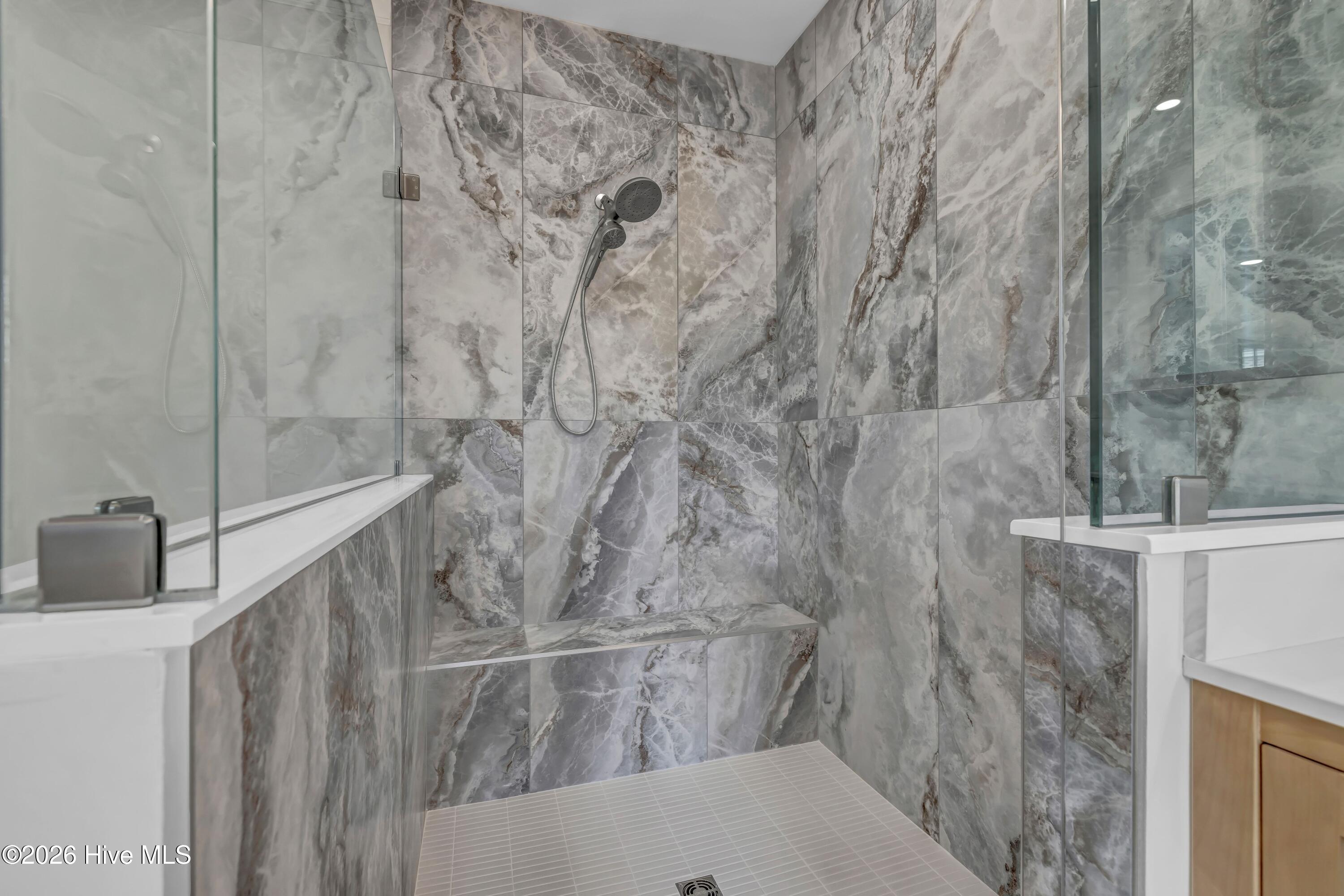 100552340 | Photo 22