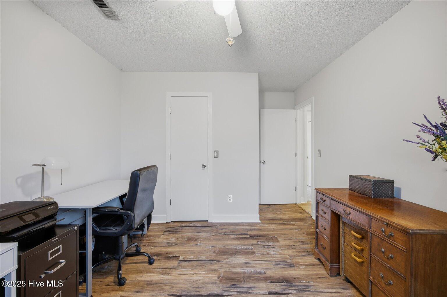 100546671 | Photo 25