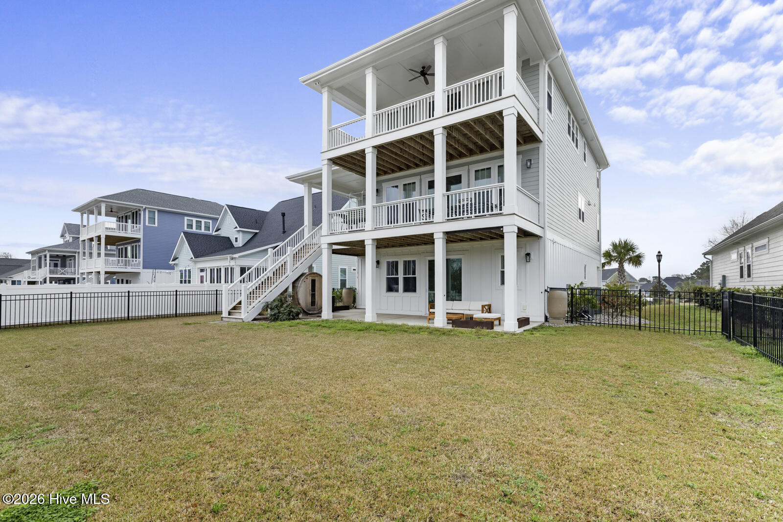 100557738 | Photo 56