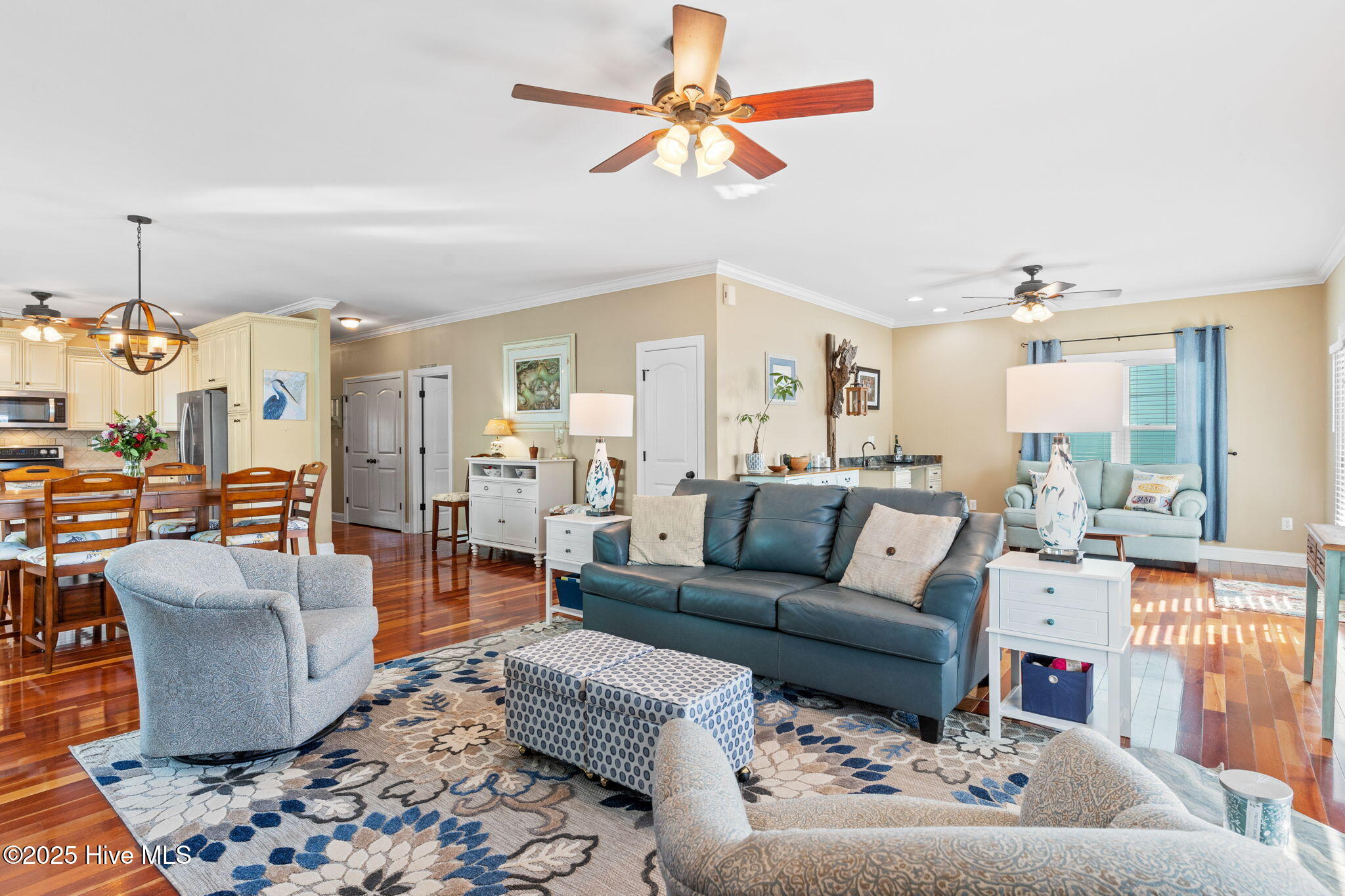 100548558 | Photo 14