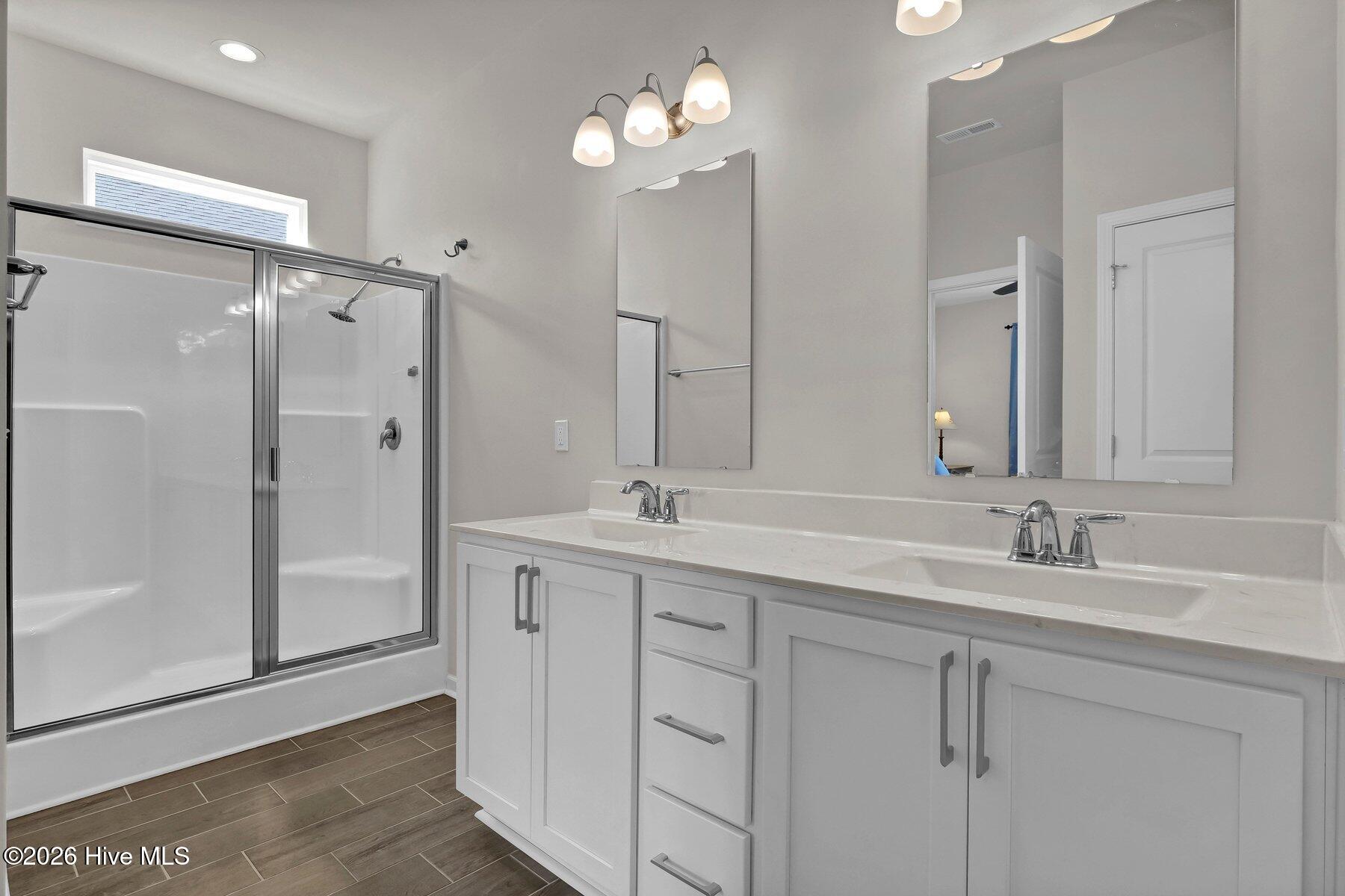 100556817 | Photo 13