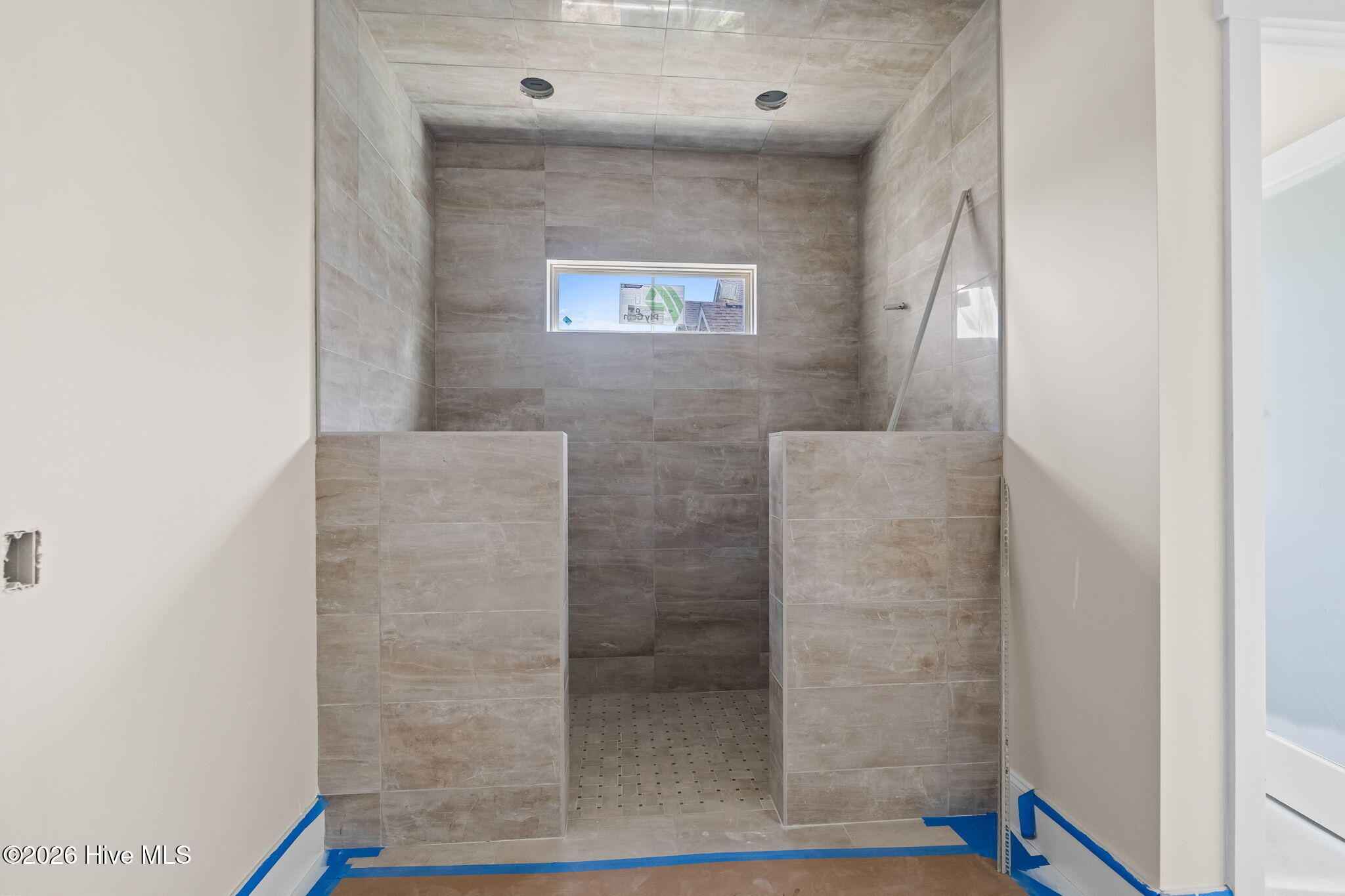 100568137 | Photo 25