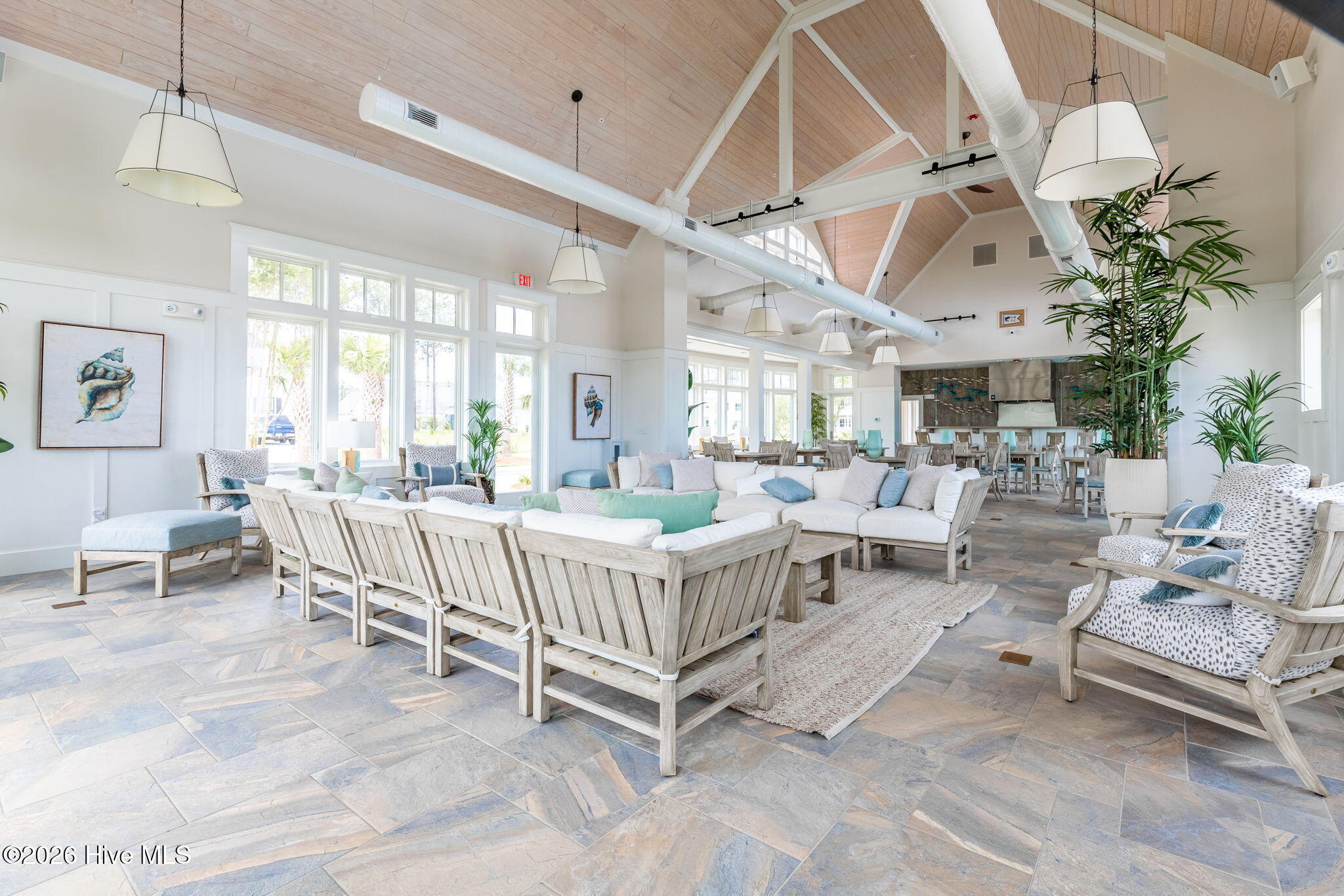 100558696 | Photo 24