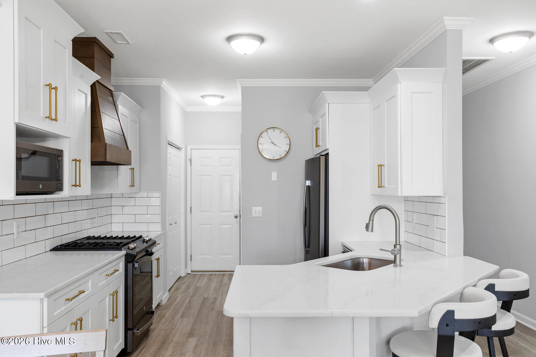 100557830 | Photo 10