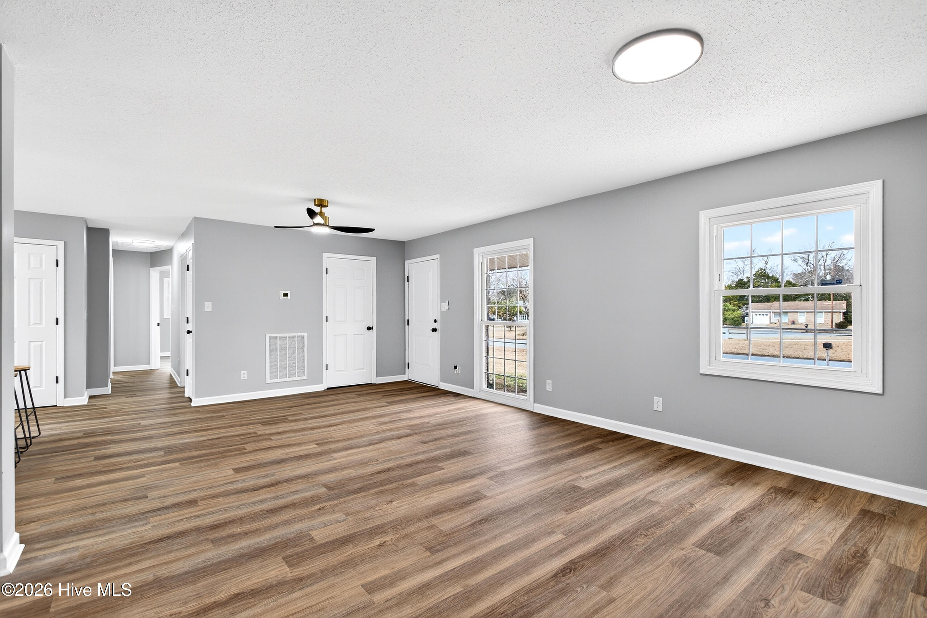 100551597 | Photo 14