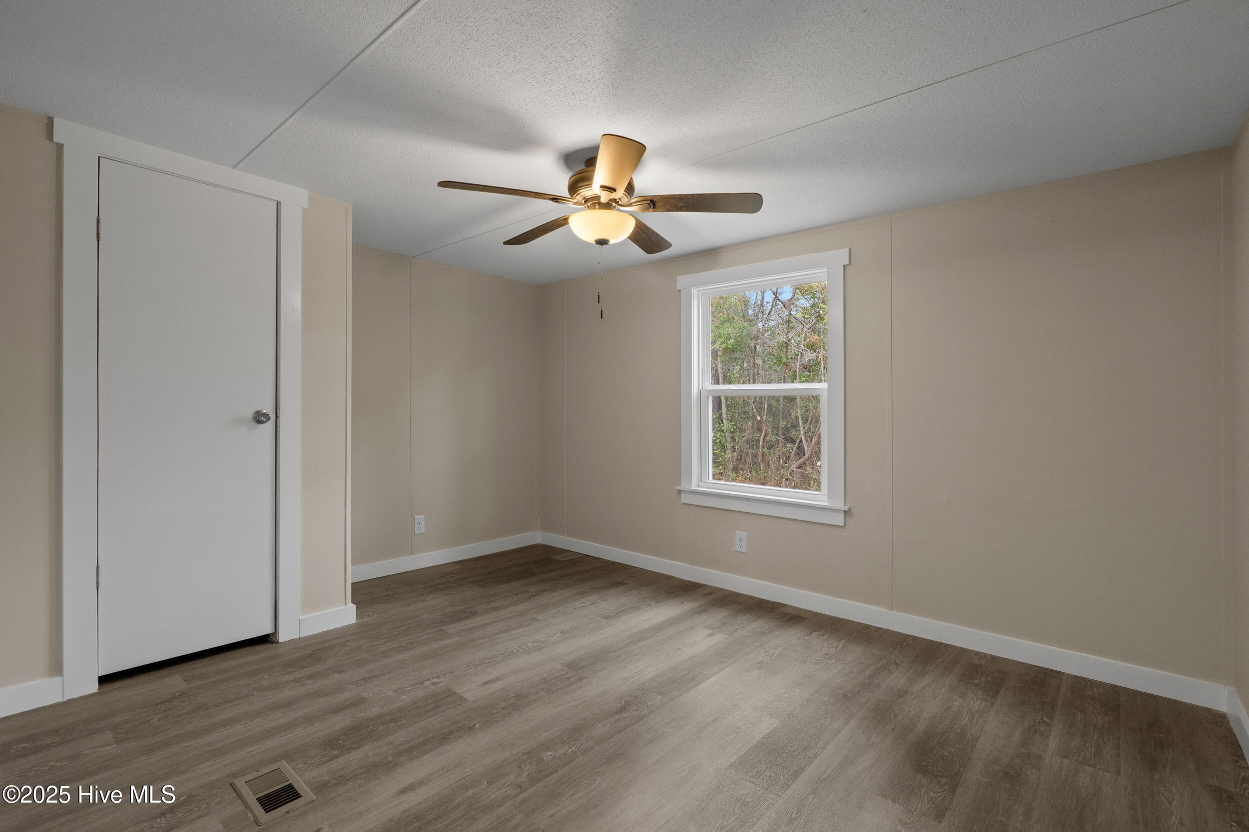 100544386 | Photo 22