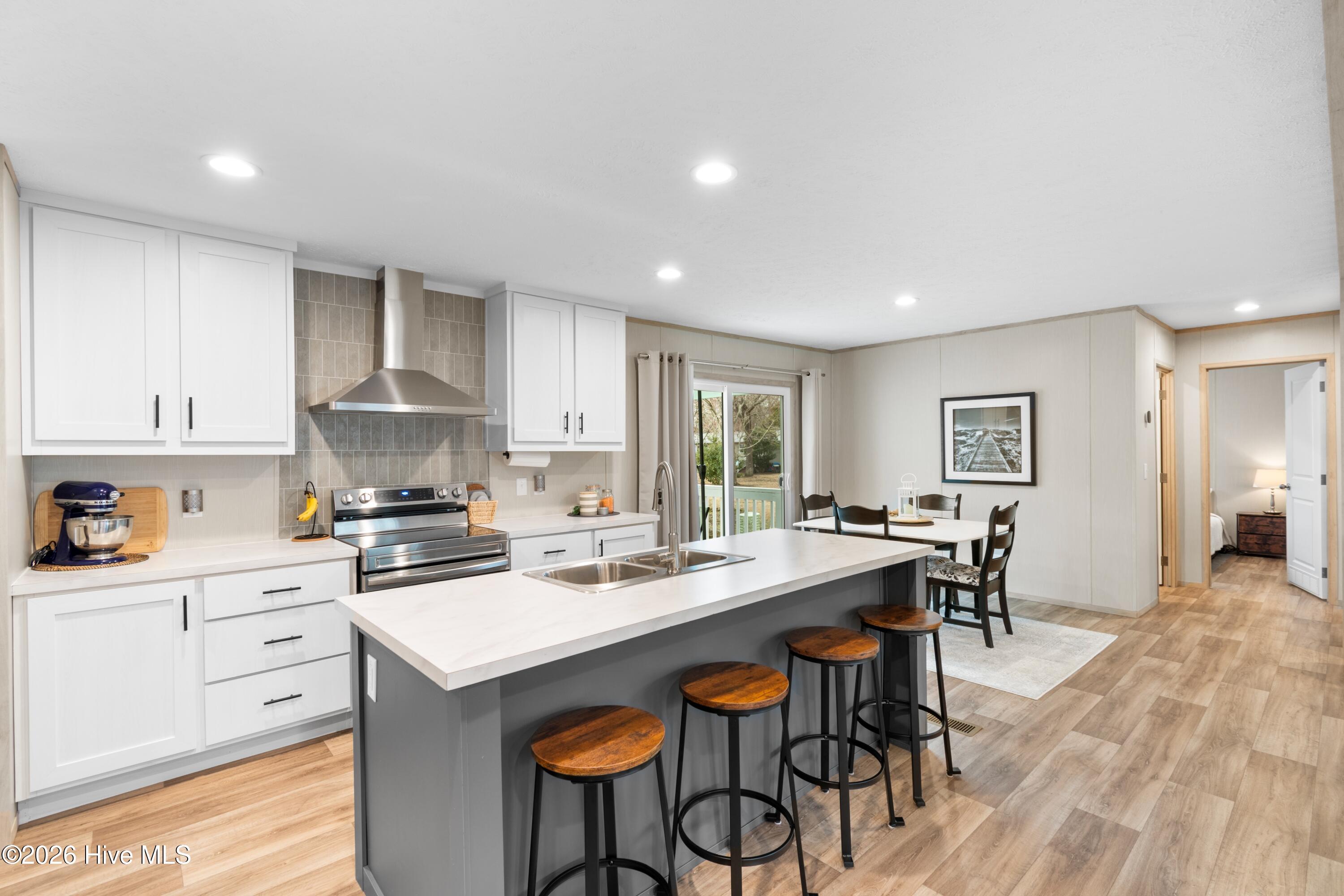 100558122 | Photo 11