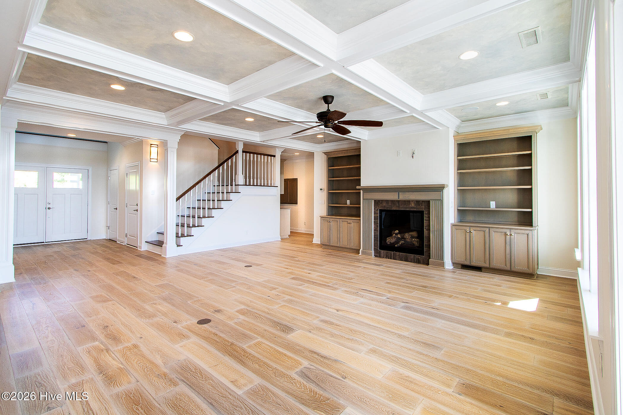 100568588 | Photo 19