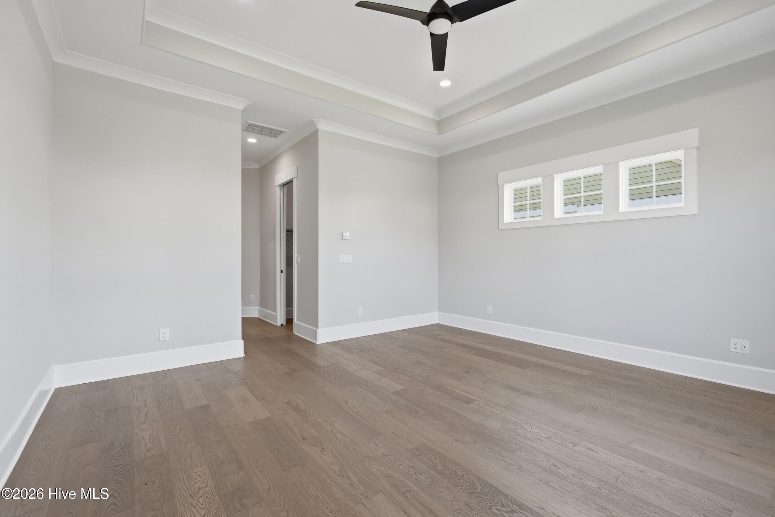 100567785 | Photo 54