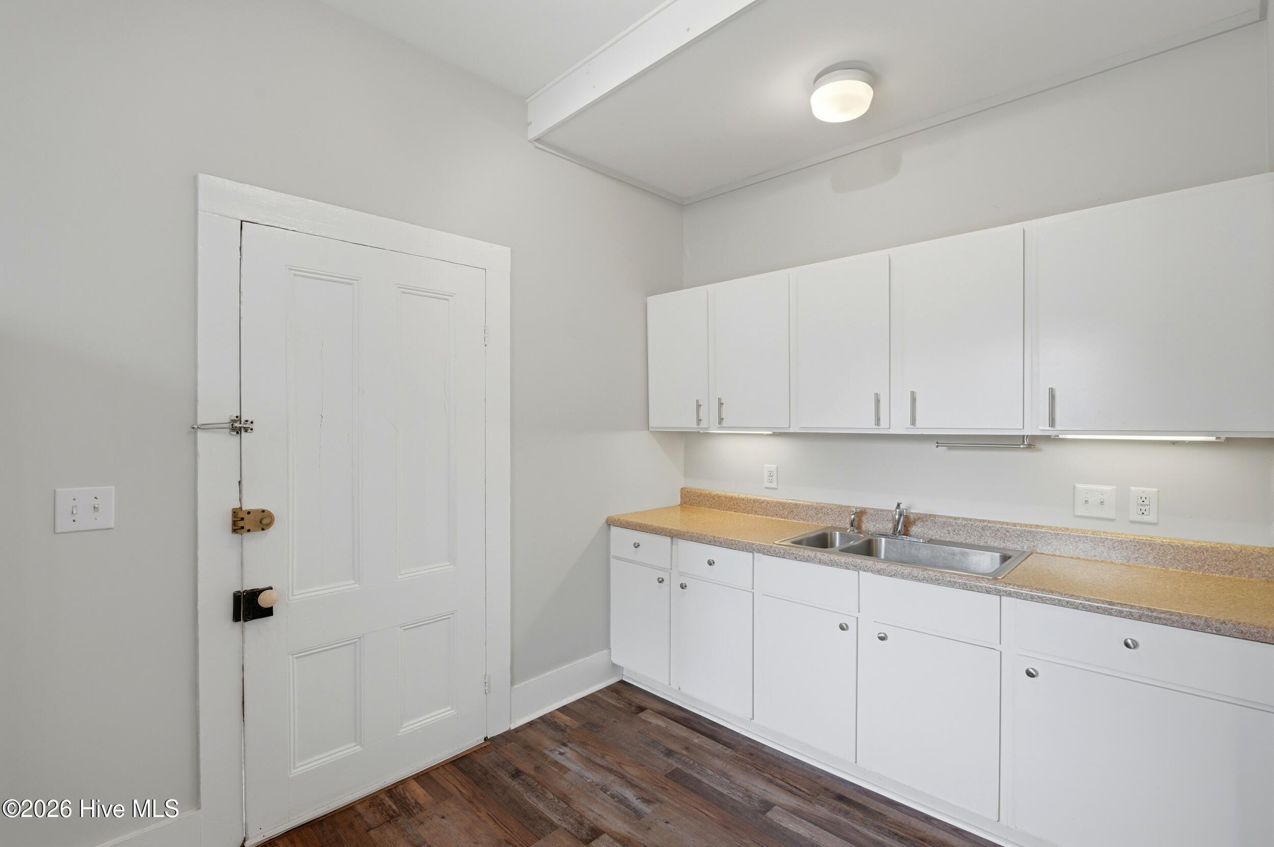 100560571 | Photo 14