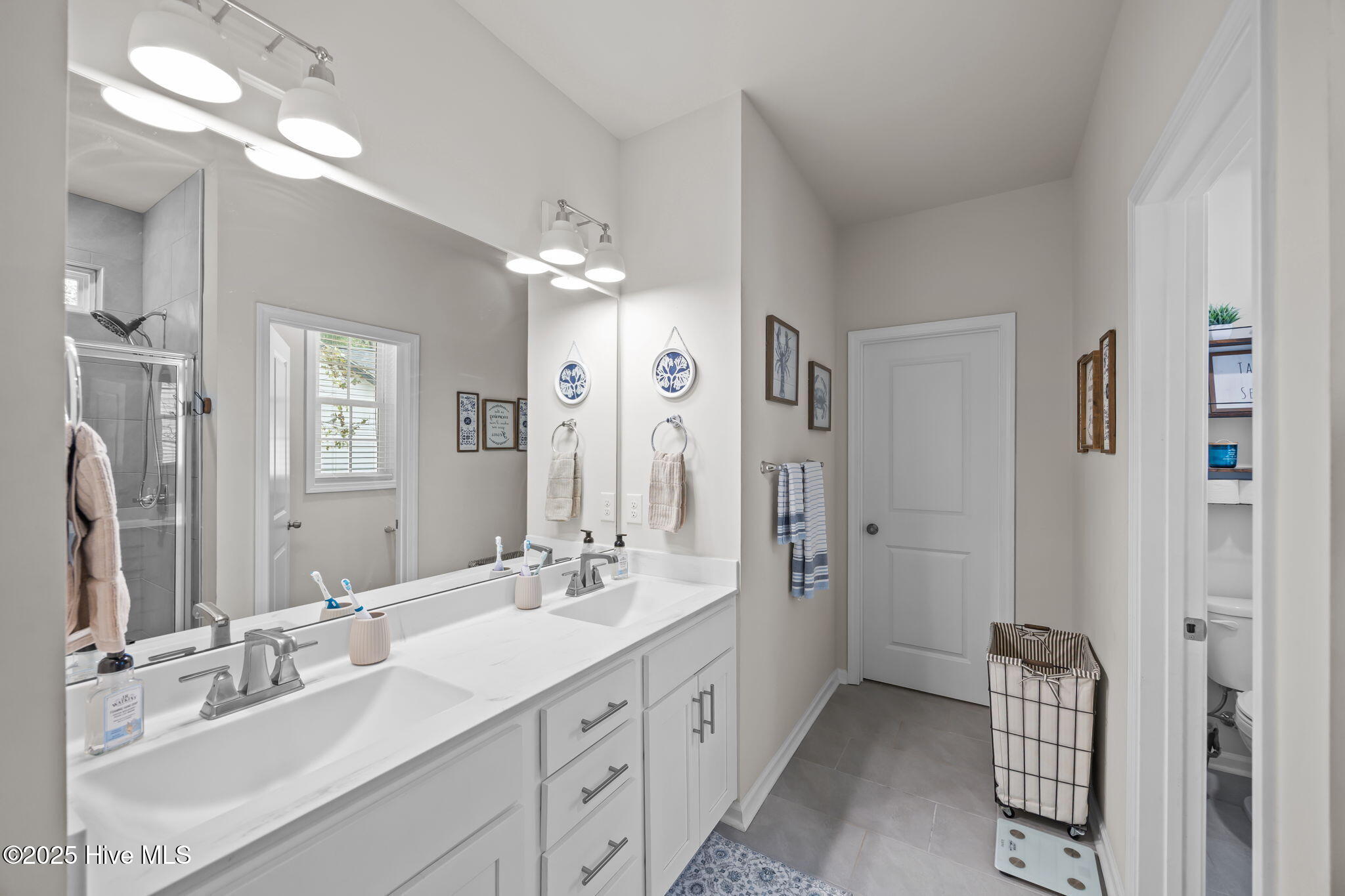 100535538 | Photo 24