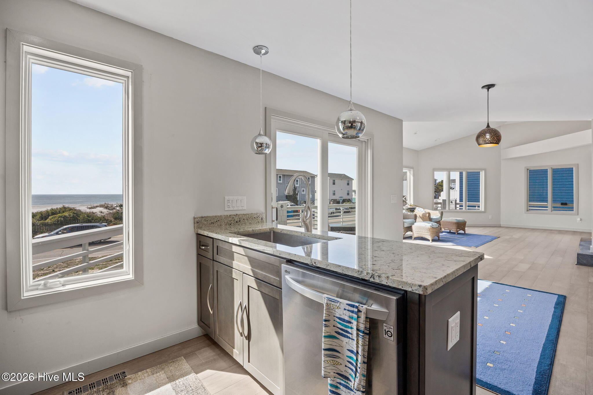 100557816 | Photo 34