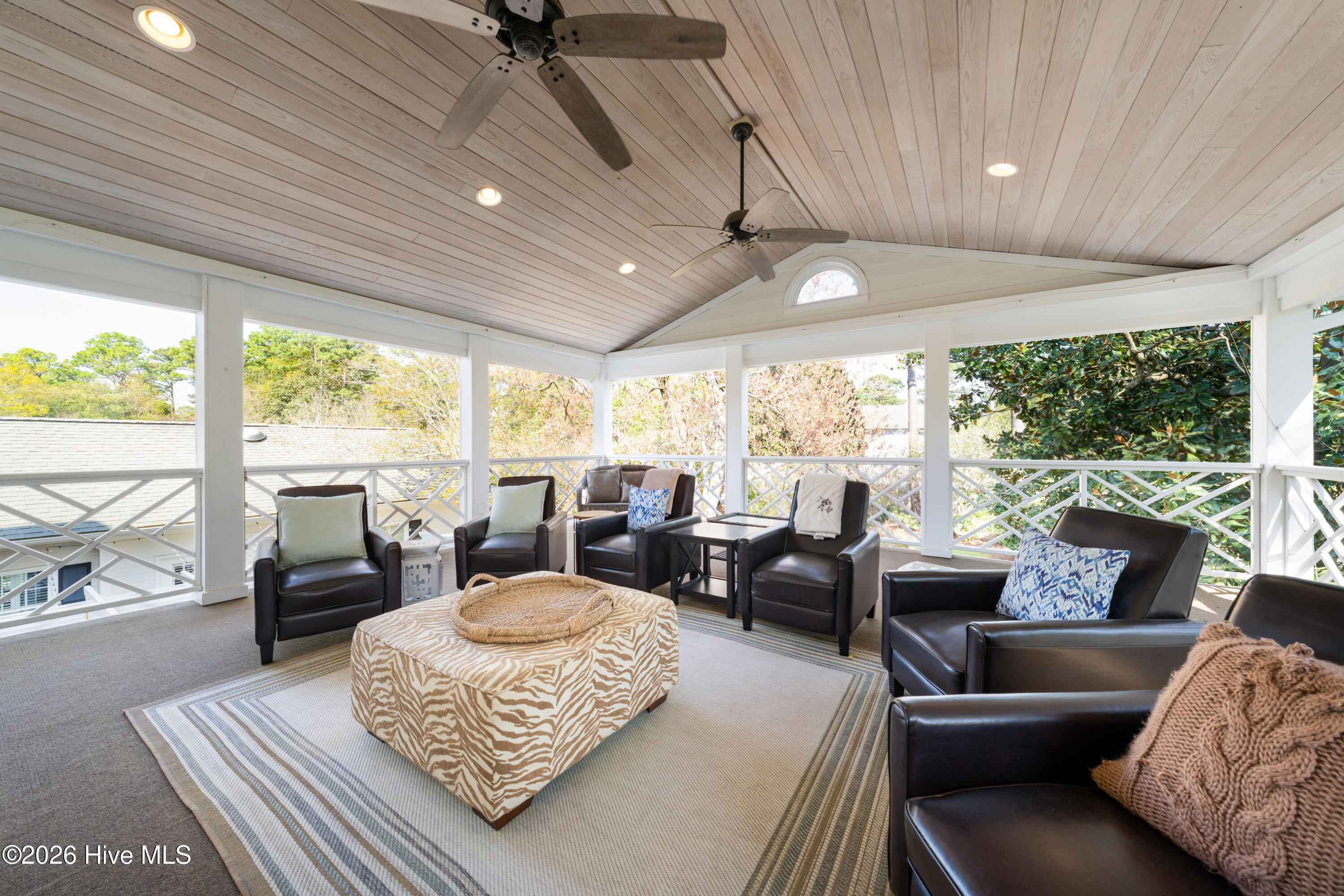 100565005 | Photo 10