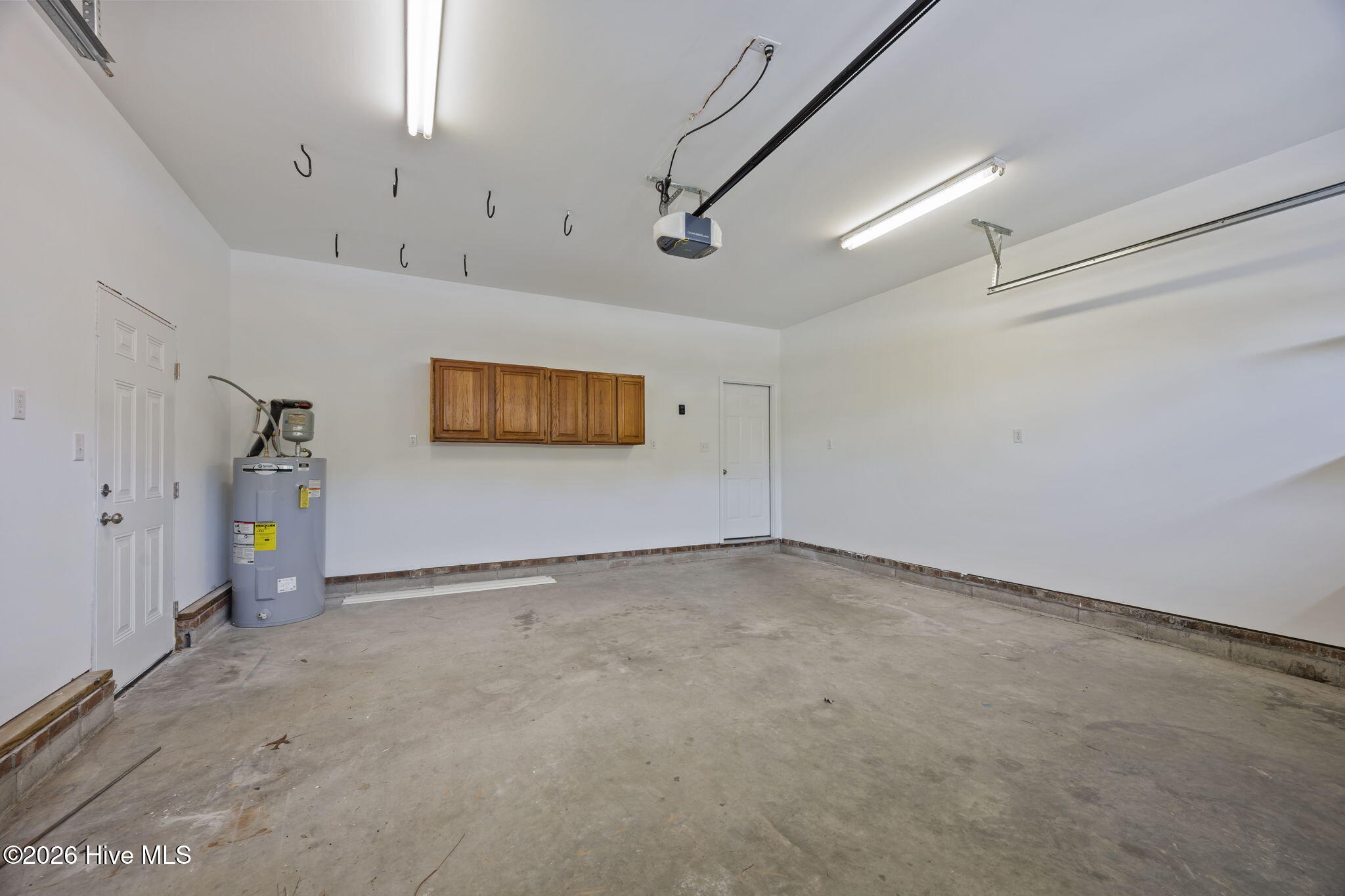 100565984 | Photo 38