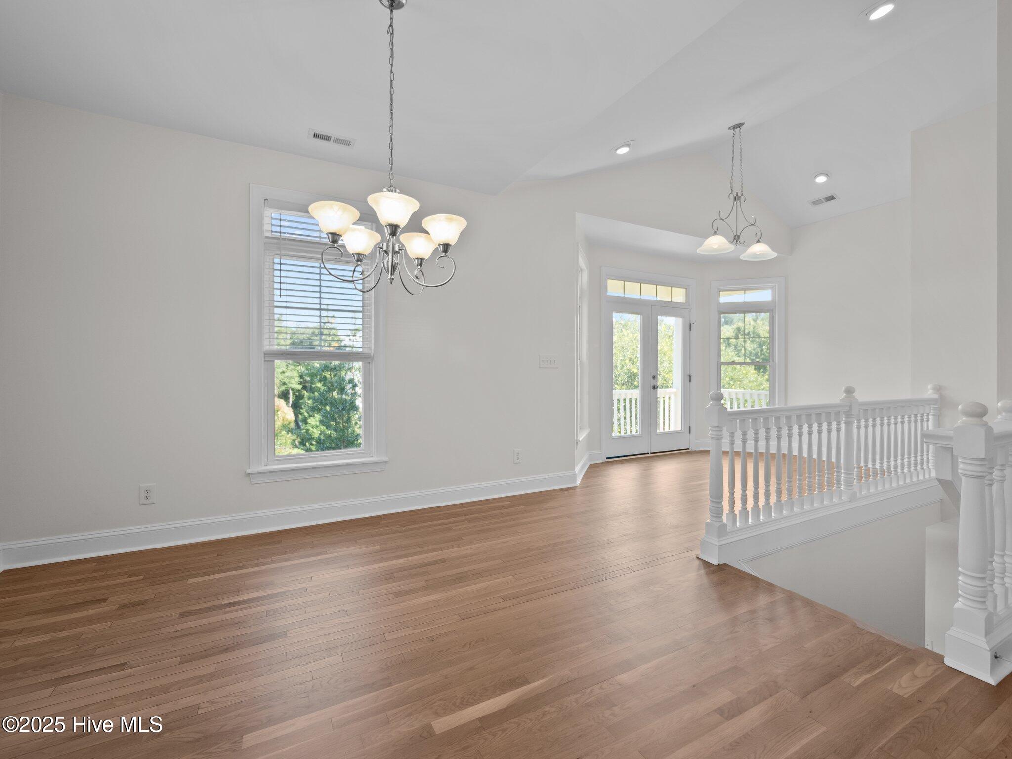 100518679 | Photo 13