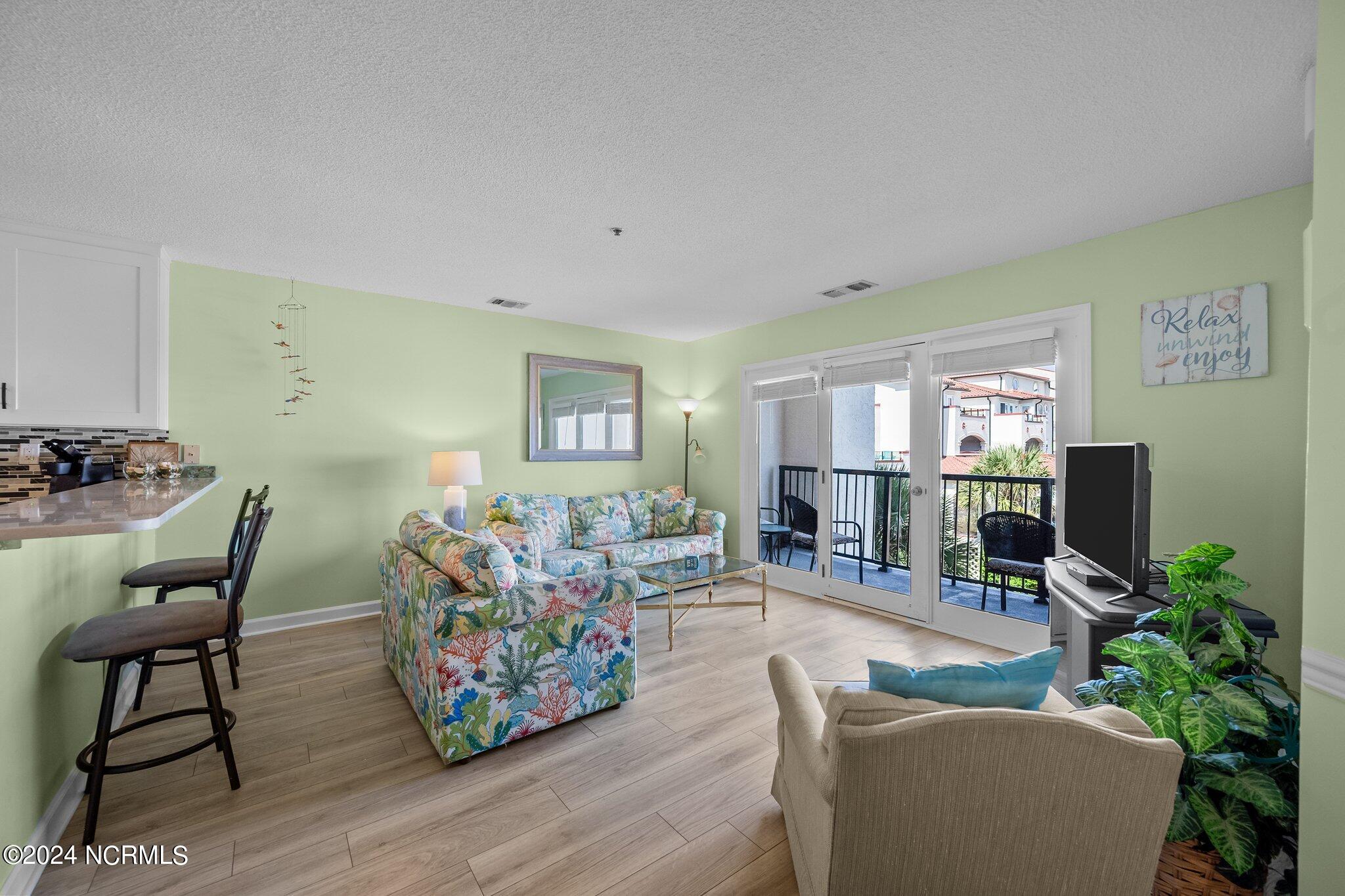 100461796 | Photo 15