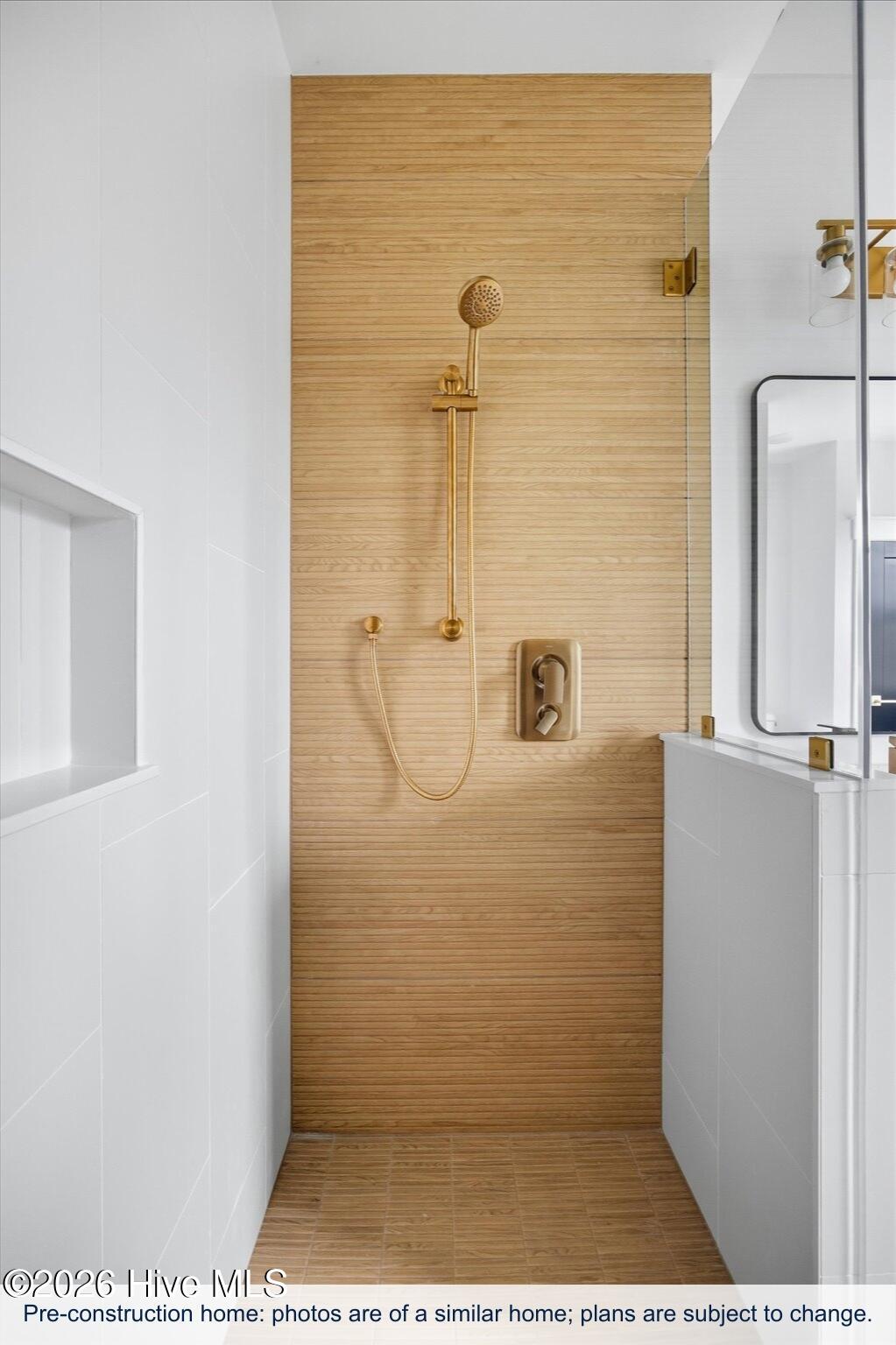 100567849 | Photo 29