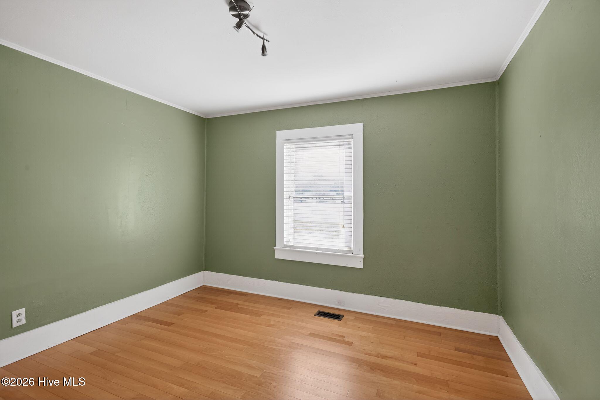 100561378 | Photo 12