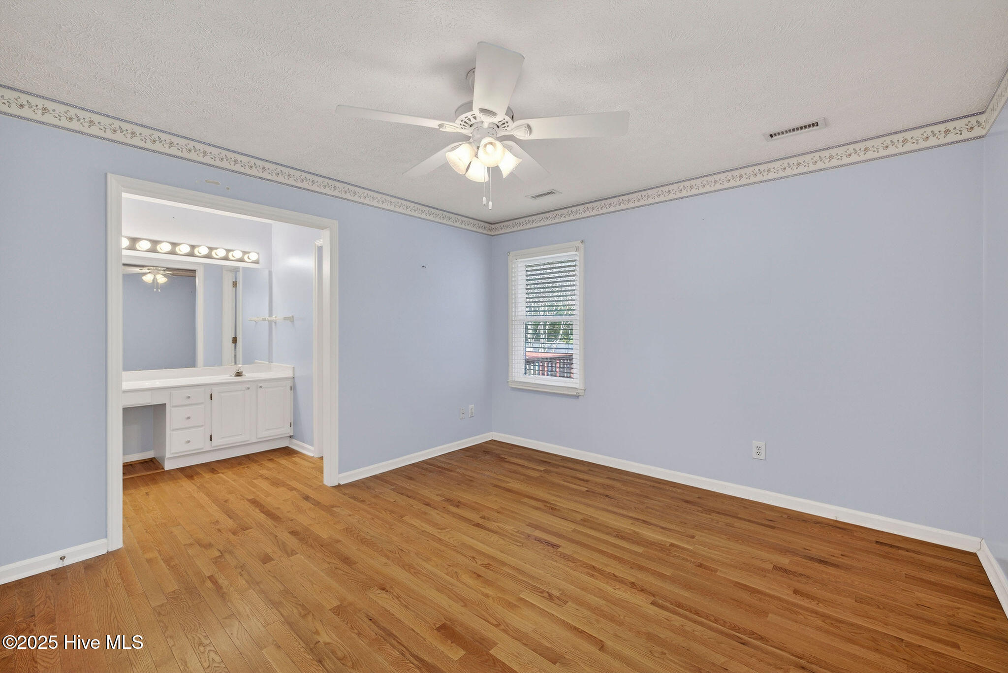 100545478 | Photo 30