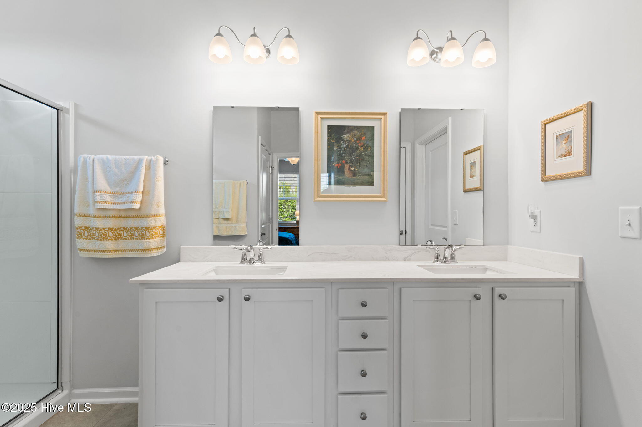 100516285 | Photo 25