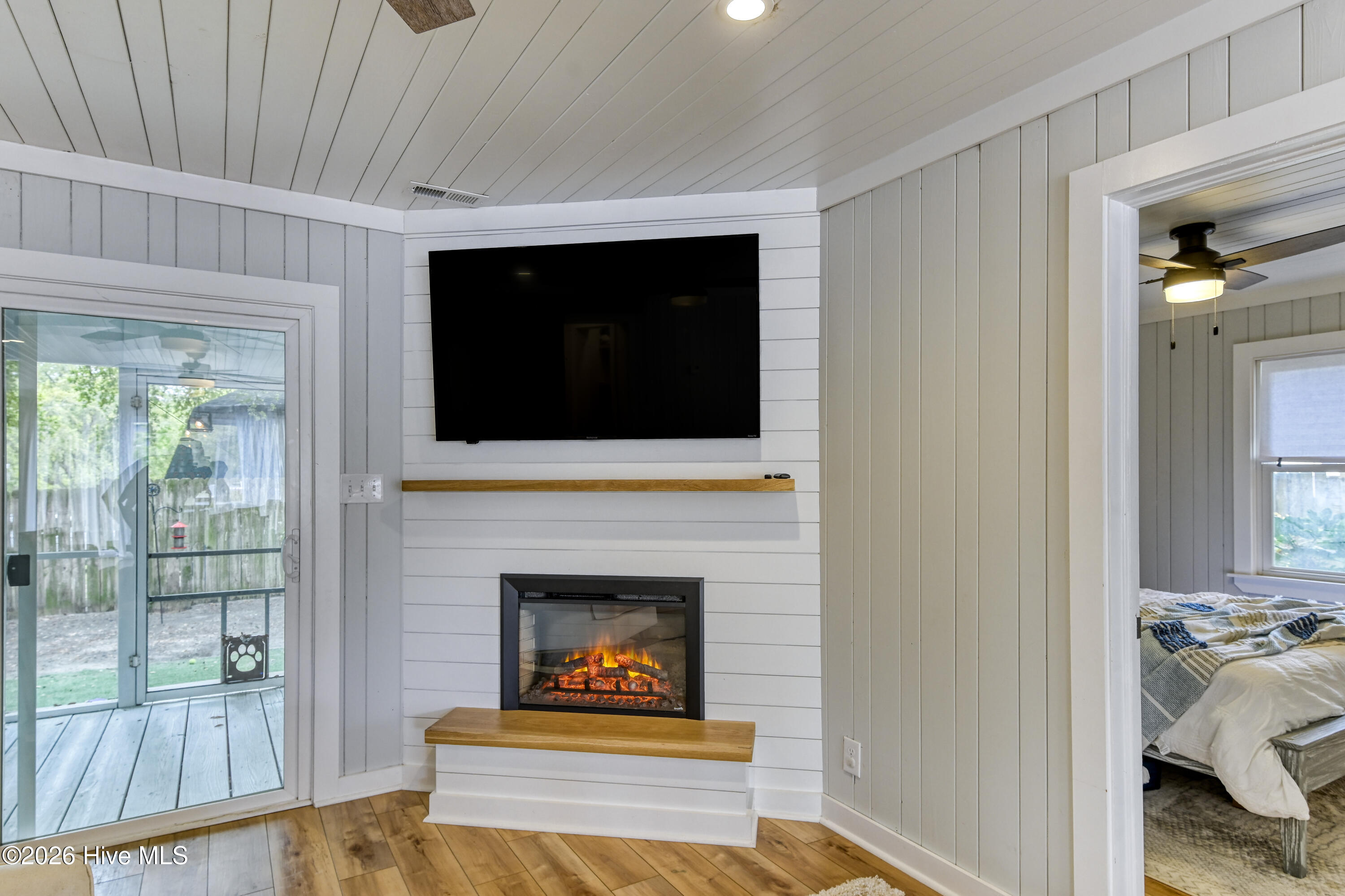 100566355 | Photo 14