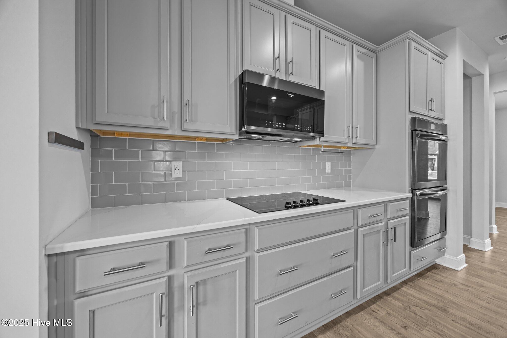 100503242 | Photo 18